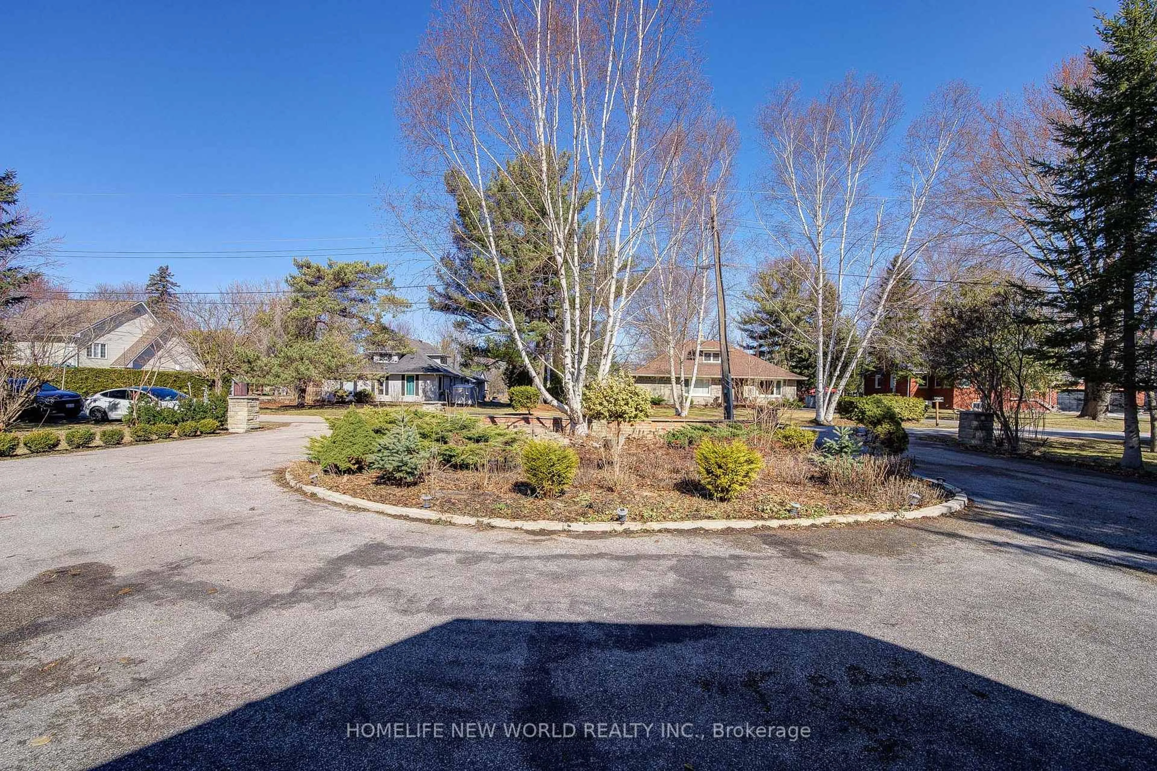 A pic from outside/outdoor area/front of a property/back of a property/a pic from drone, water/lake/river/ocean view for 215 Willow Dr, Georgina Ontario L4P 2R9