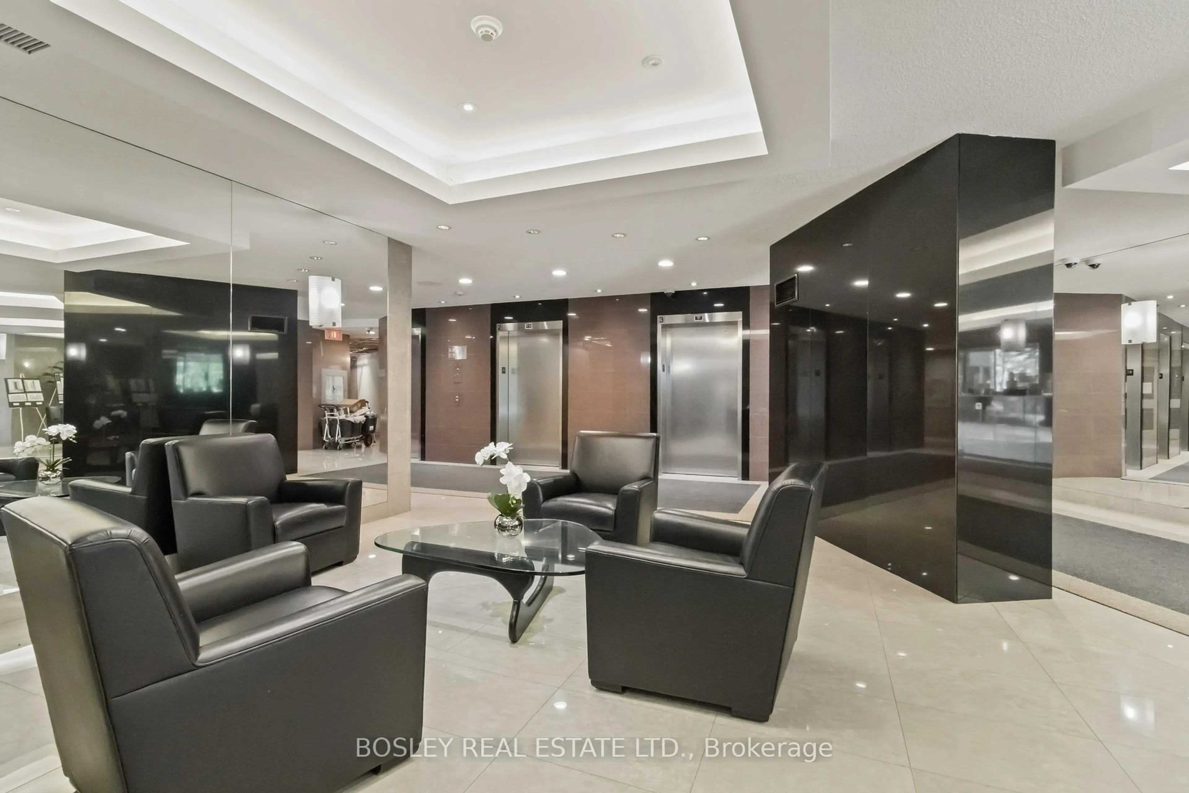Lobby for 7250 Yonge St #206, Vaughan Ontario L4J 7X1