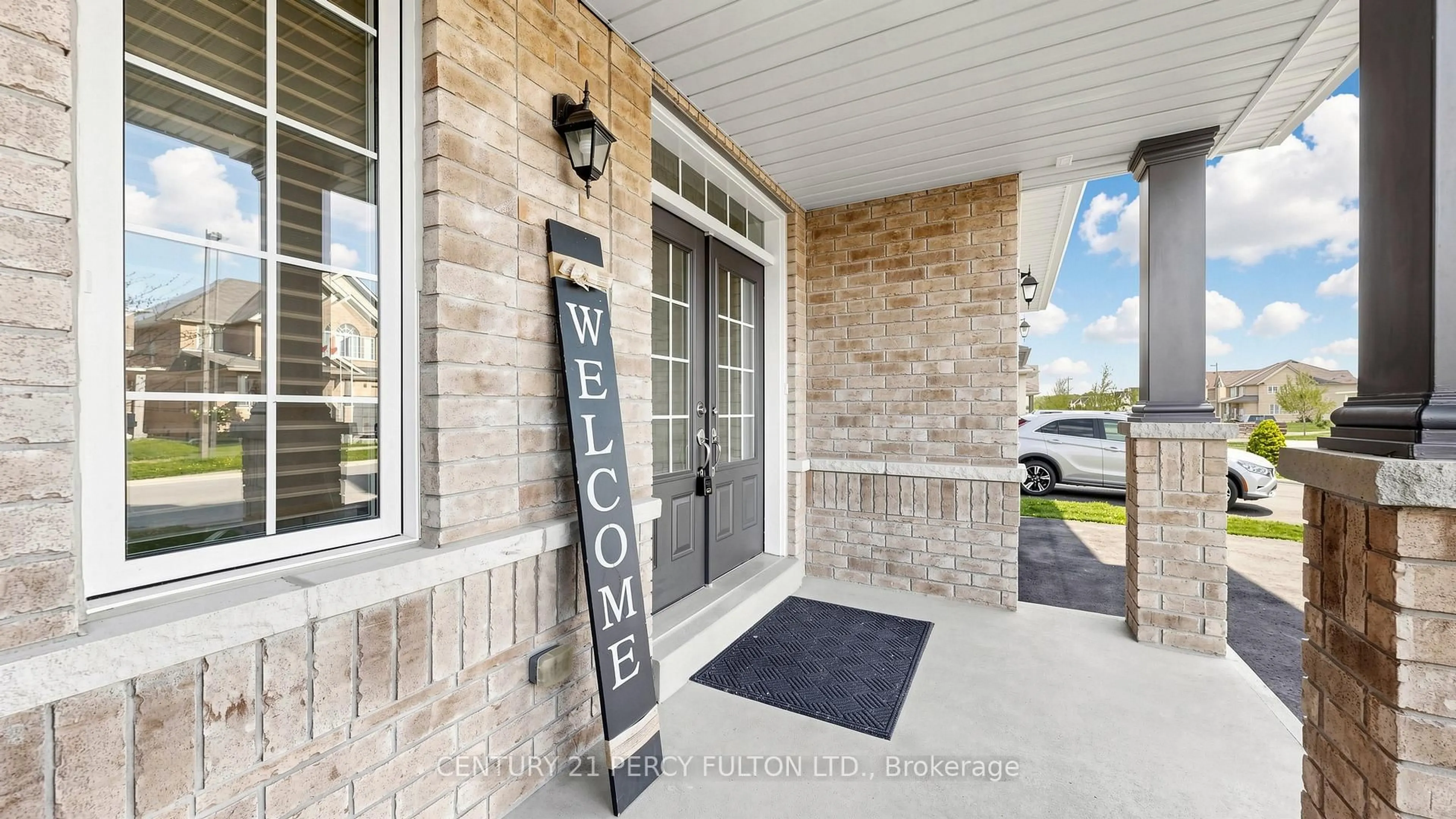 Indoor entryway for 36 Lampkin St, Georgina Ontario L0E 1R0