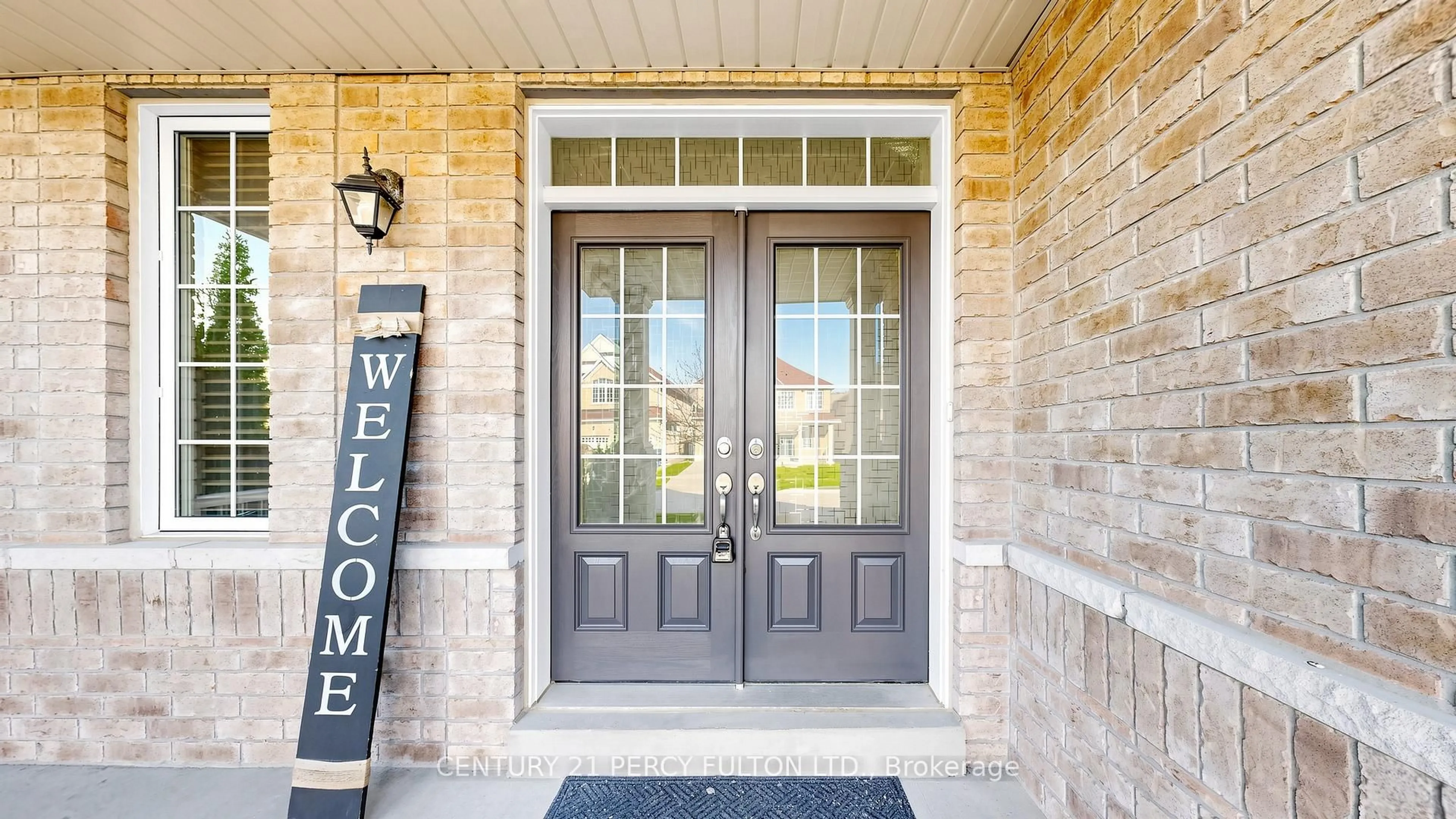 Indoor entryway for 36 Lampkin St, Georgina Ontario L0E 1R0