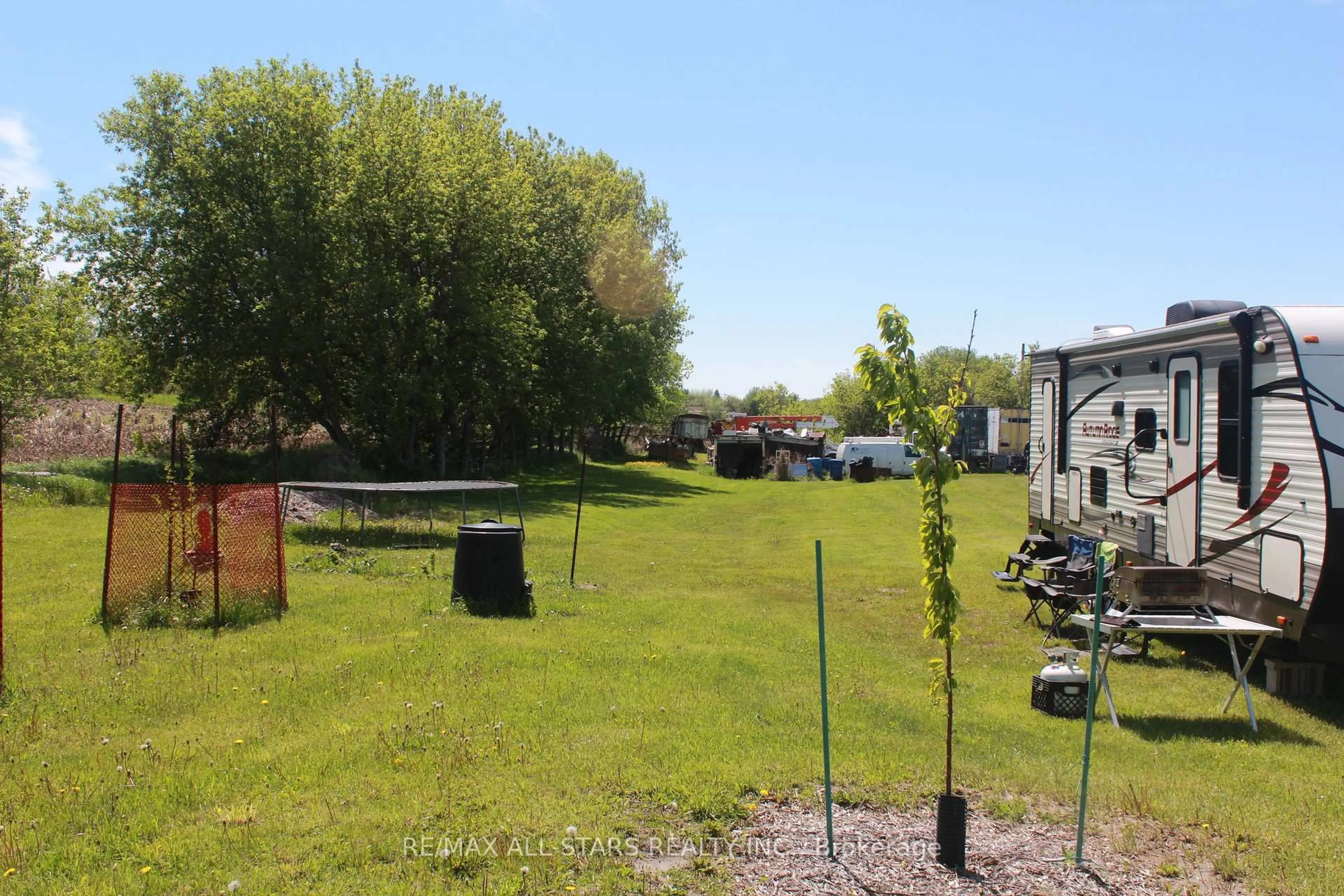 A pic from outside/outdoor area/front of a property/back of a property/a pic from drone, unknown for 20894 Woodbine Ave, East Gwillimbury Ontario L4P 4A5