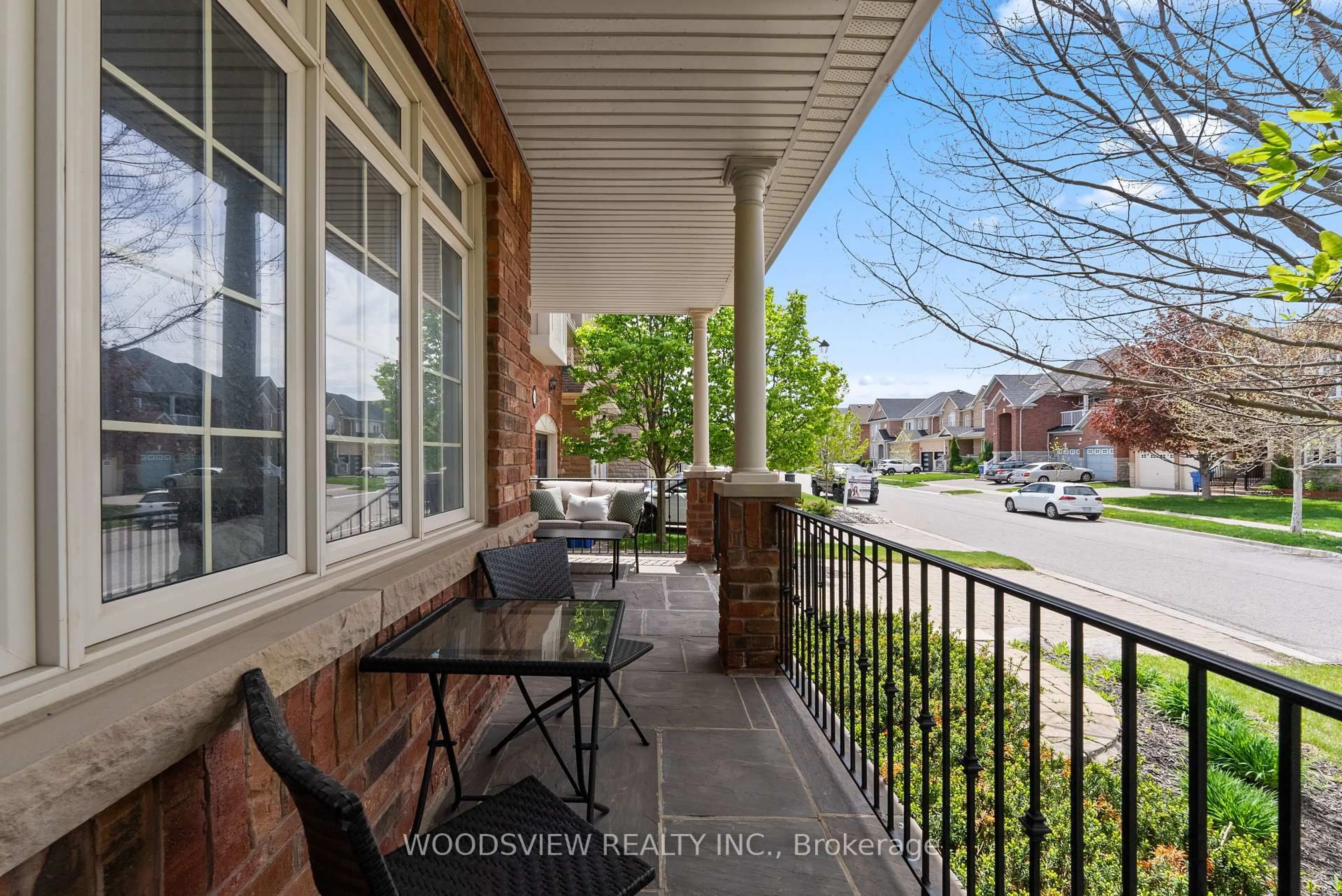 Patio, street for 19 Weslock Cres, Aurora Ontario L4G 7Y9