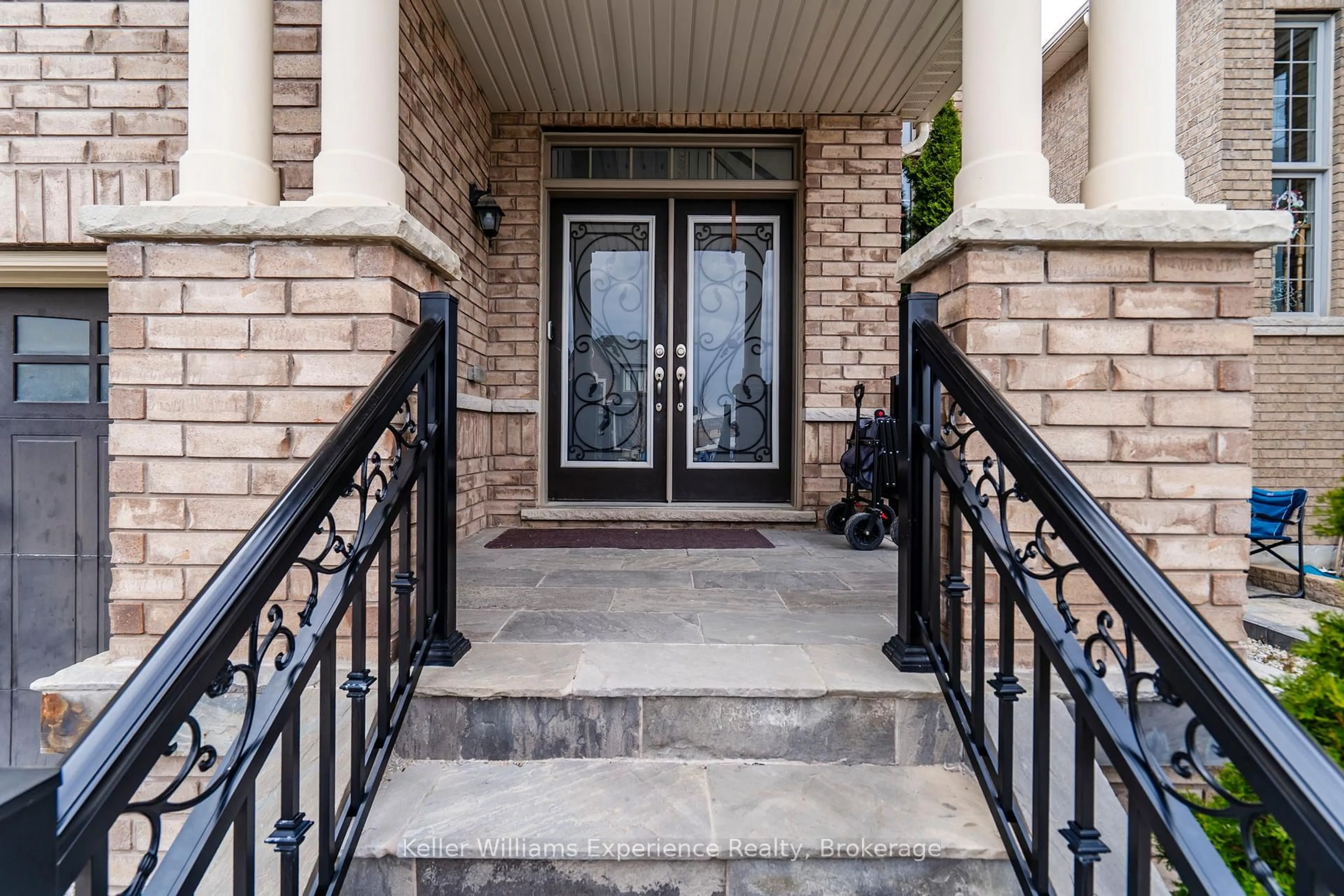 Indoor entryway for 2090 Webster Blvd, Innisfil Ontario L9S 0J2
