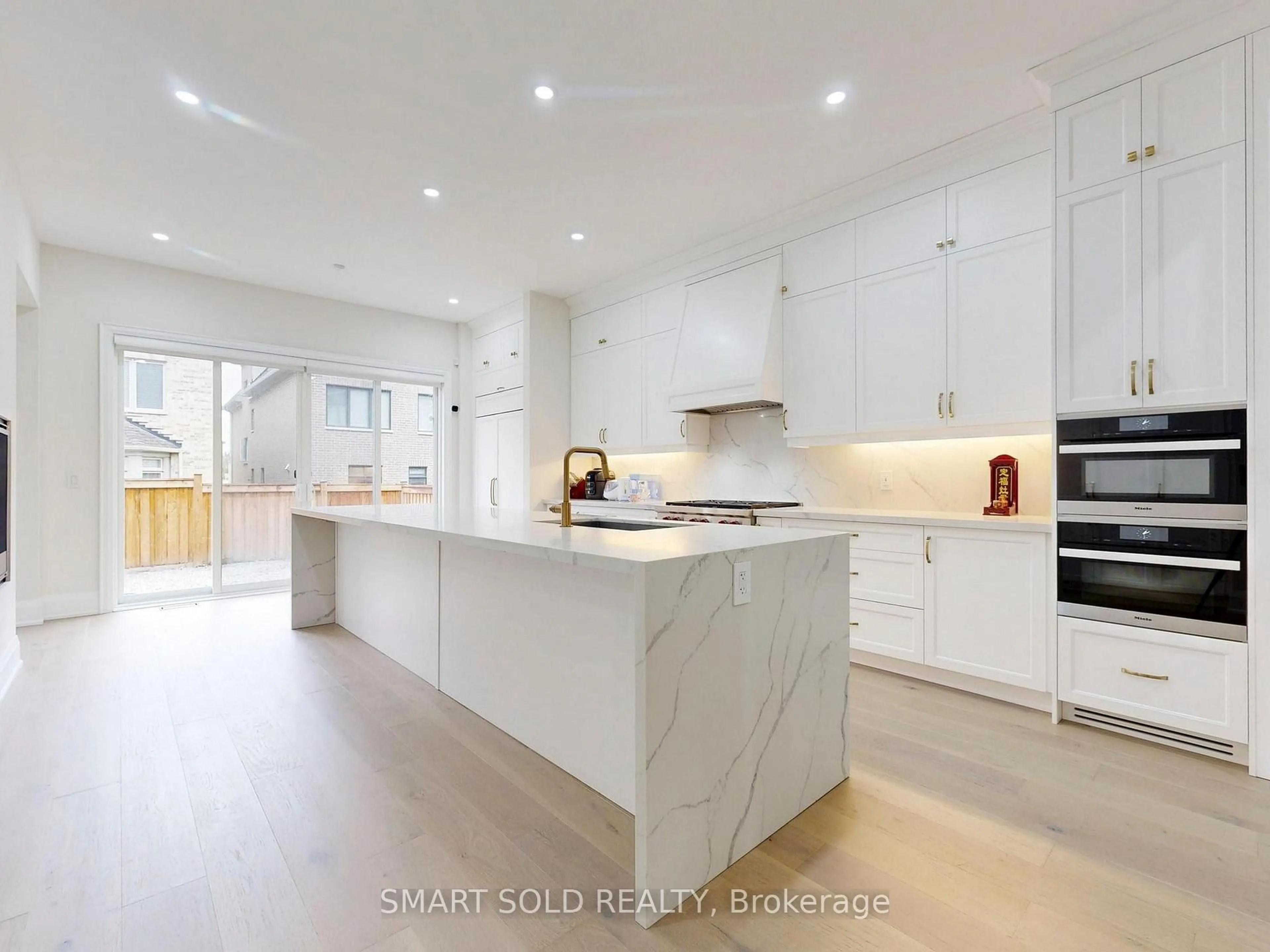 Contemporary kitchen, unknown for 181 Milky Way Dr, Richmond Hill Ontario L4C 5H3
