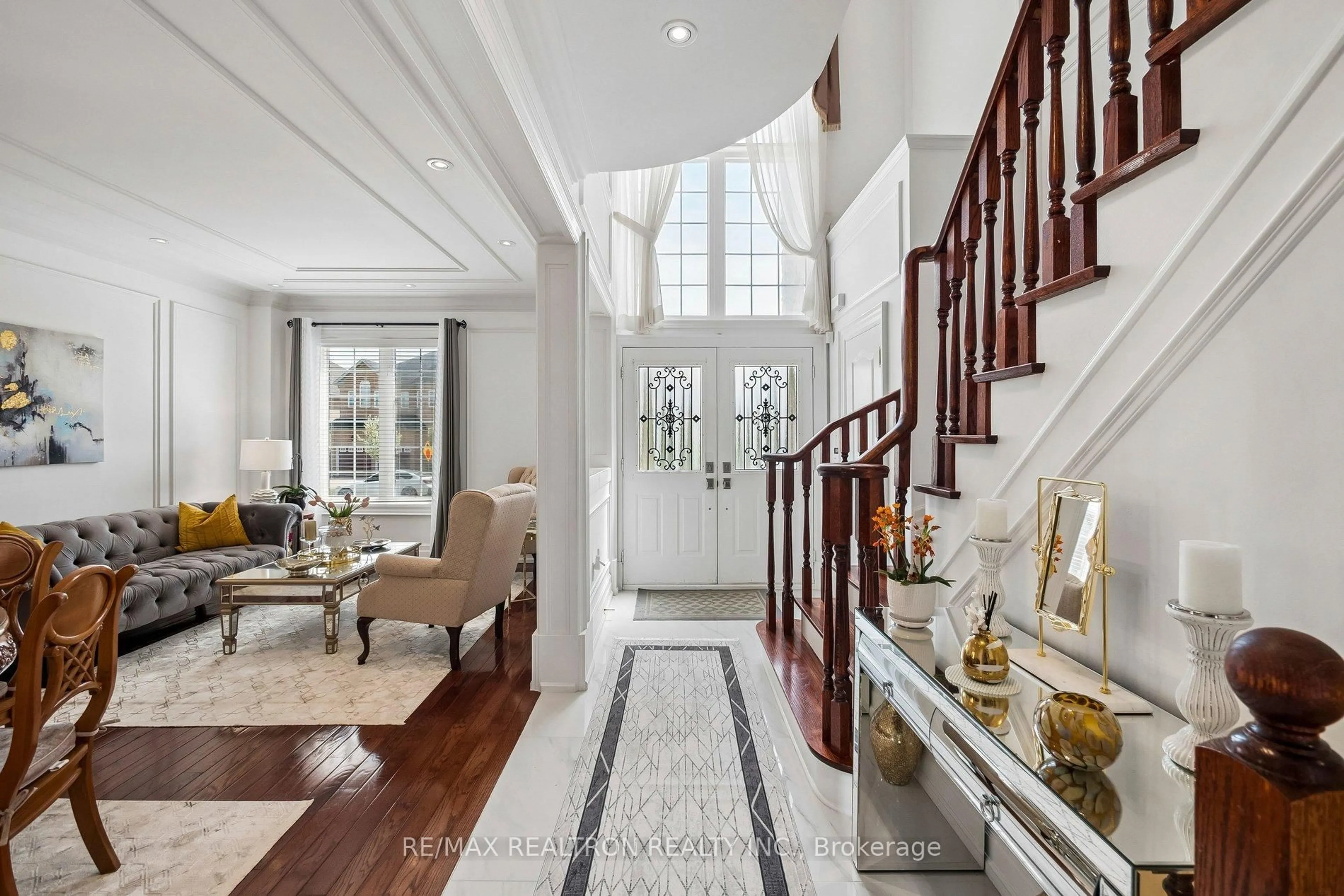 Indoor entryway for 156 Tower Hill Rd, Richmond Hill Ontario L4E 4M1