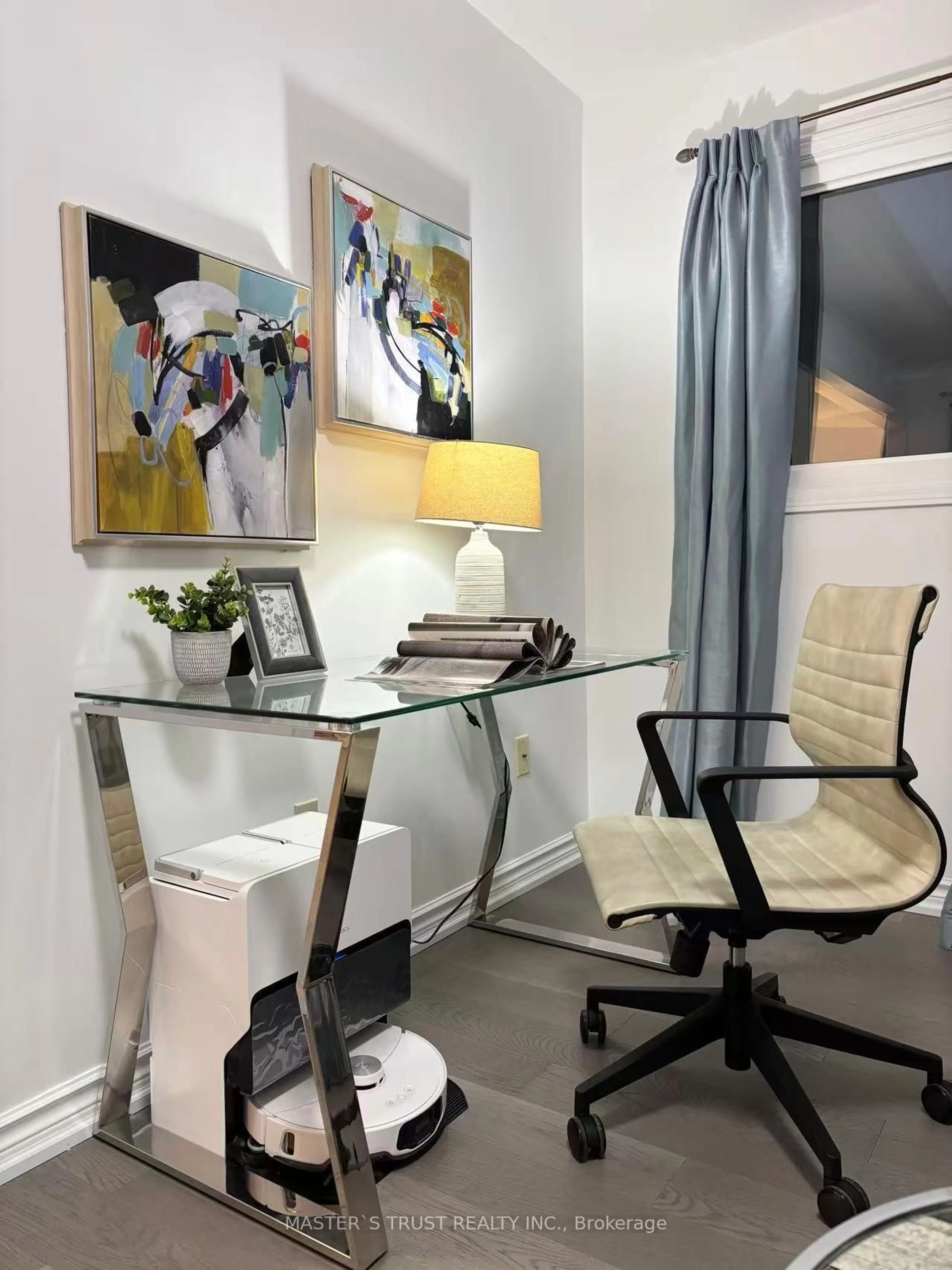 A pic of a room for 670 Leslie Valley Dr, Newmarket Ontario L3Y 7J5