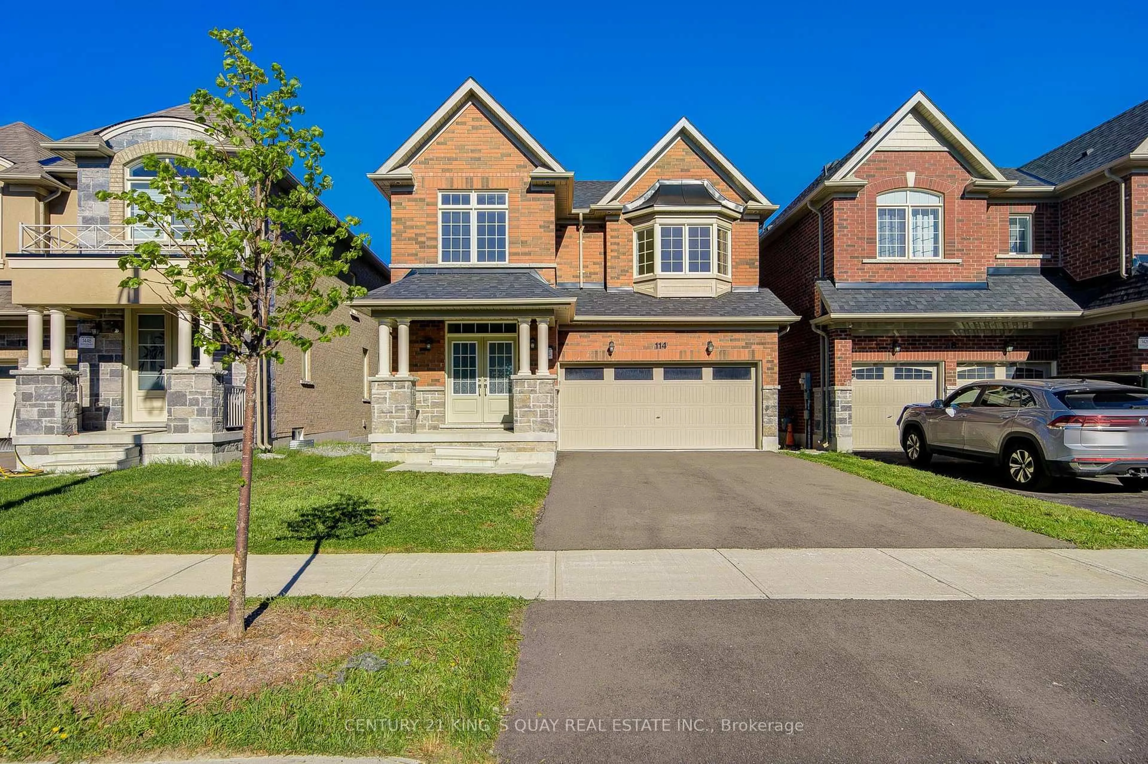 Home with brick exterior material, street for 114 Watershed Gate, East Gwillimbury Ontario L9N 0Y2