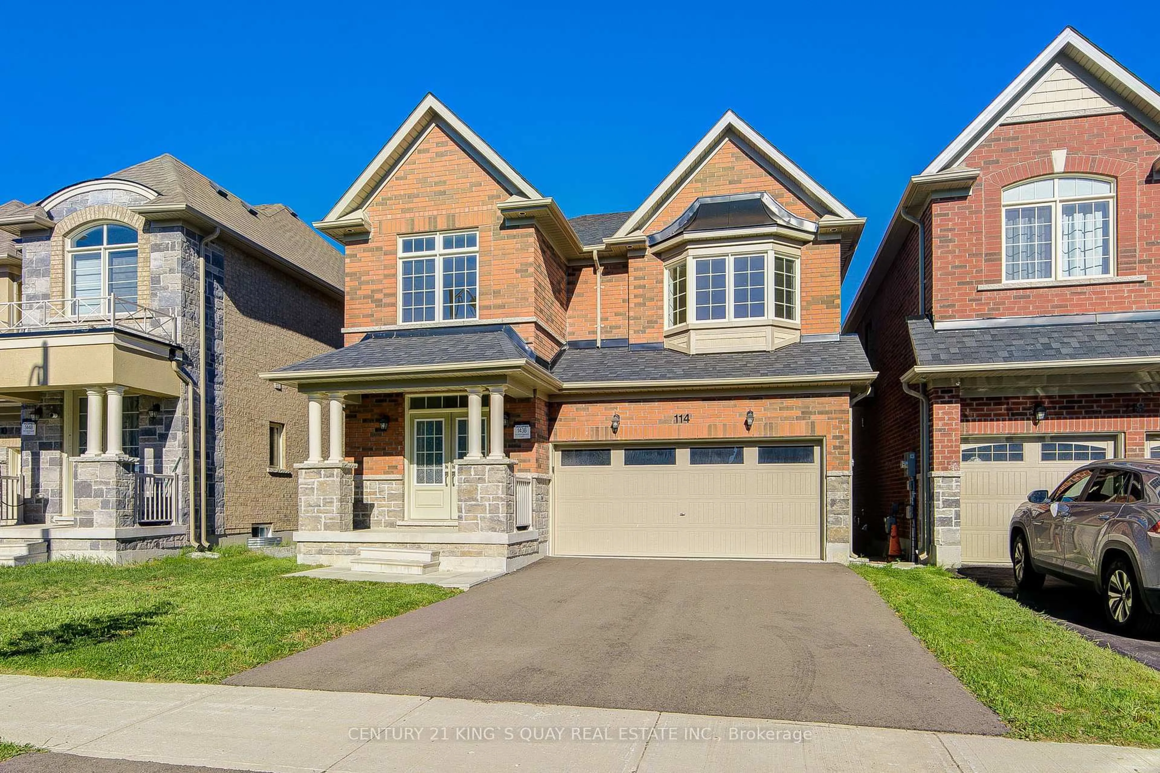 Home with brick exterior material, street for 114 Watershed Gate, East Gwillimbury Ontario L9N 0Y2