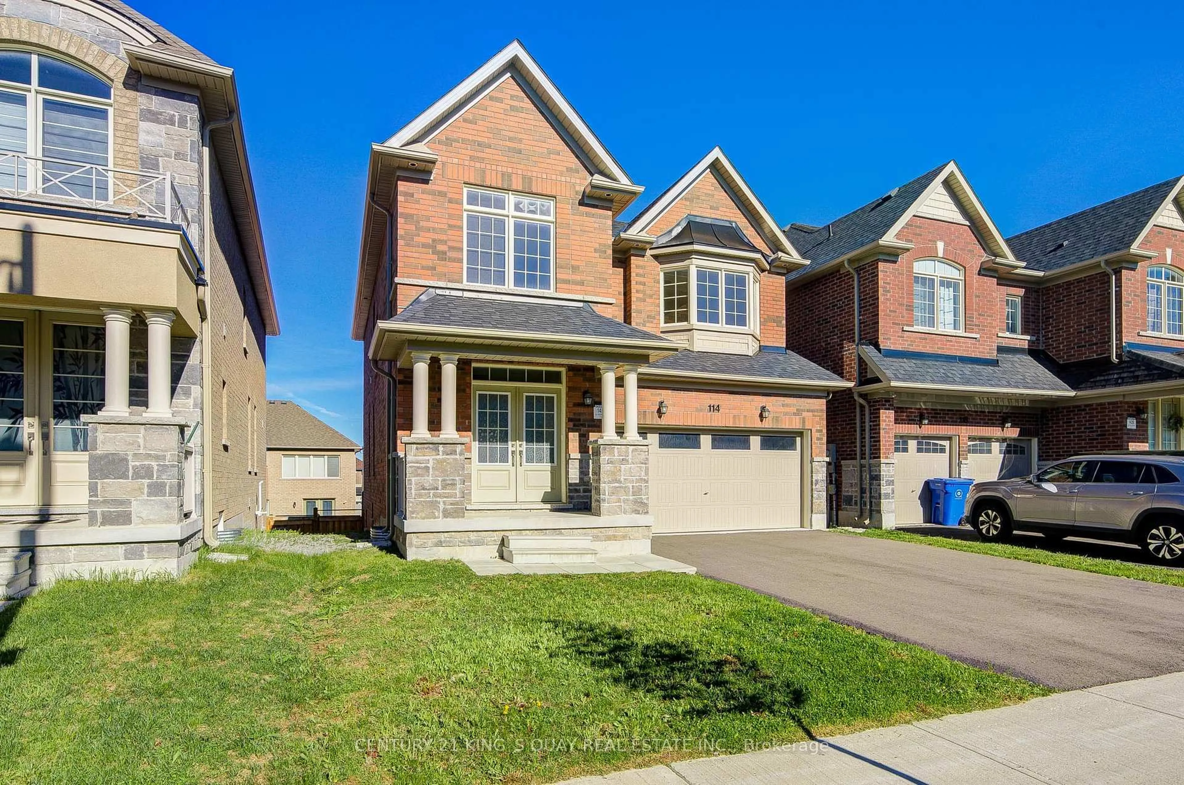 Home with brick exterior material, street for 114 Watershed Gate, East Gwillimbury Ontario L9N 0Y2