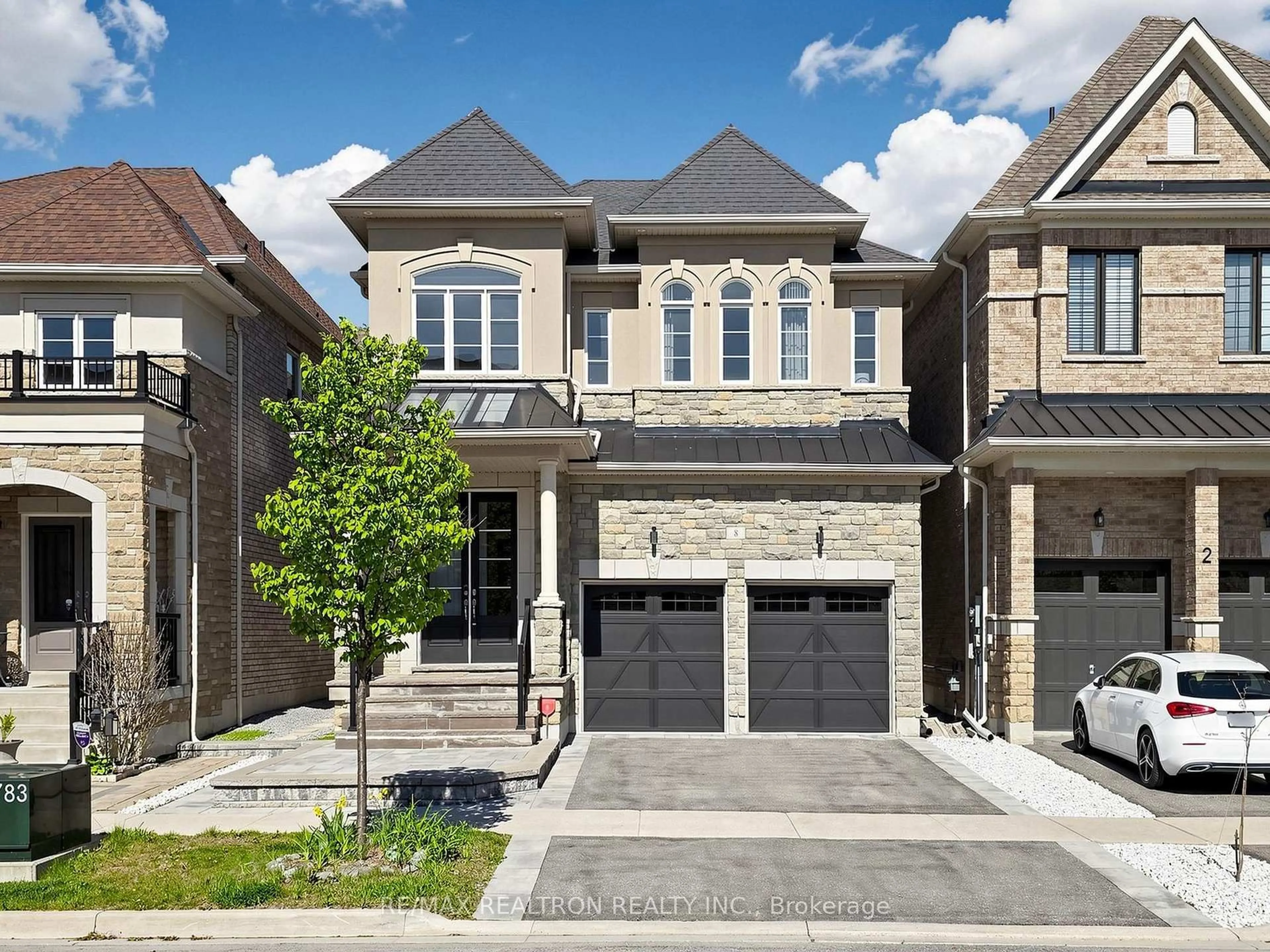 Home with brick exterior material, street for 8 Princess Charlotte Ave, Whitchurch-Stouffville Ontario L4A 1Y8