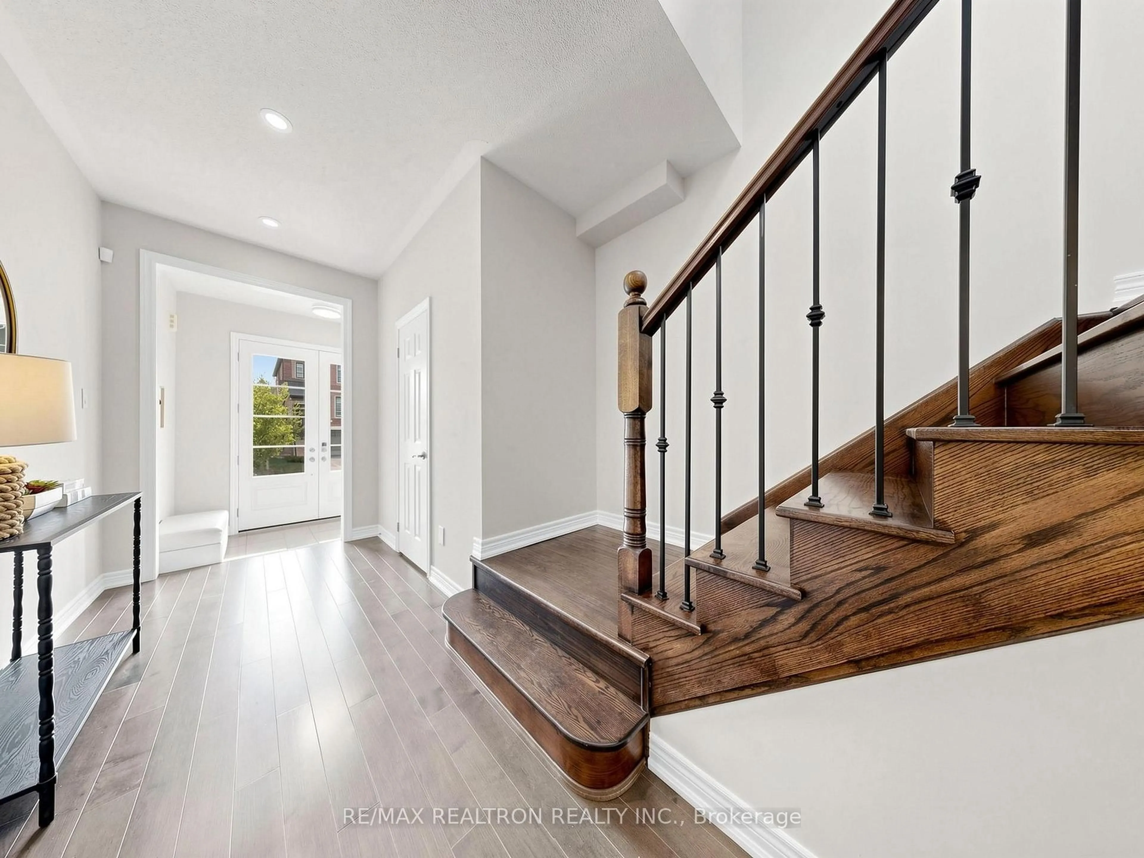 Indoor entryway for 8 Princess Charlotte Ave, Whitchurch-Stouffville Ontario L4A 1Y8