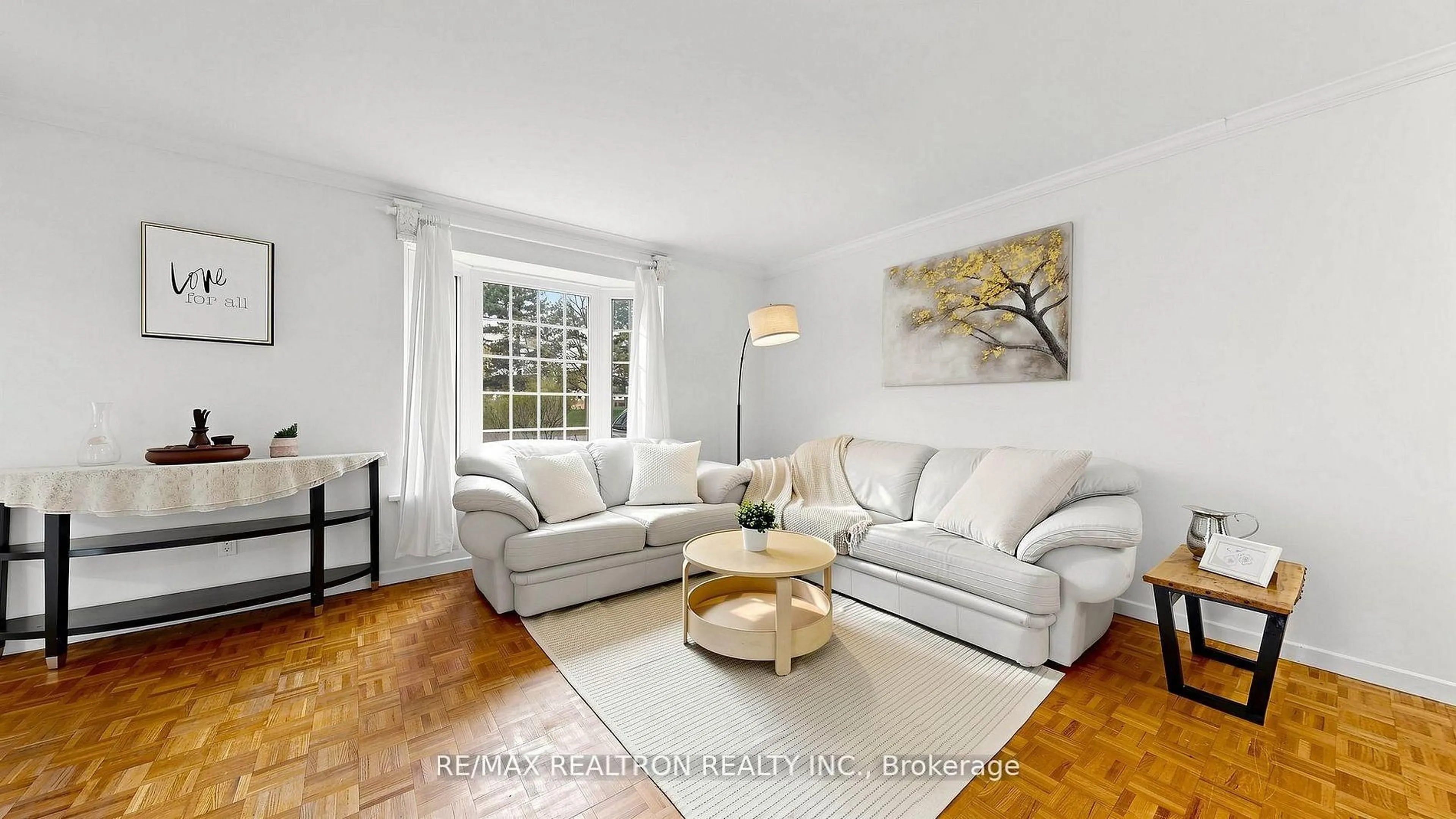 Living room with furniture, wood/laminate floor for 135 Avenue Rd, Richmond Hill Ontario L4C 4Z6