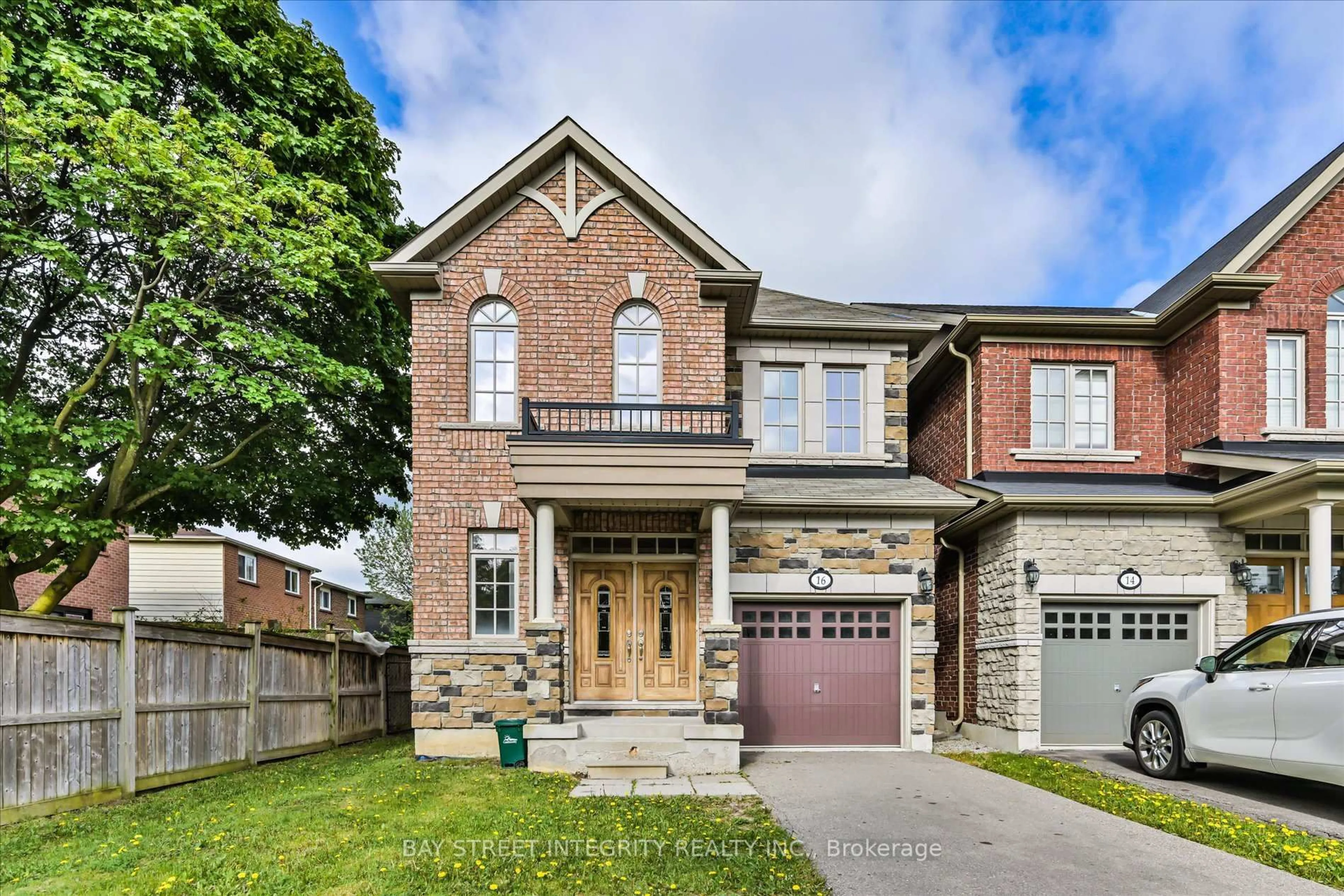 Home with brick exterior material, street for 16 Coventry Crt, Richmond Hill Ontario L4C 0X1