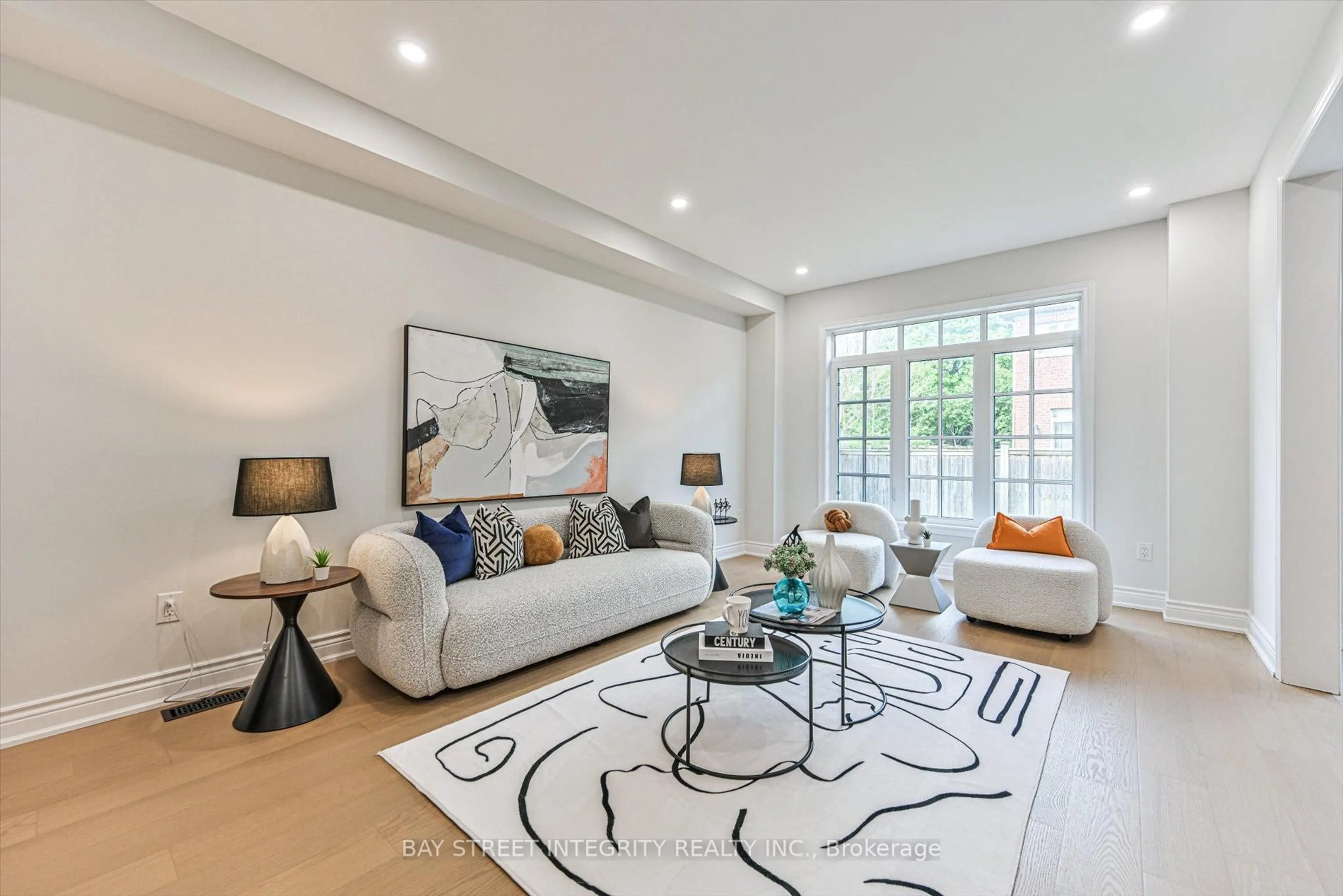 Living room with furniture, unknown for 16 Coventry Crt, Richmond Hill Ontario L4C 0X1