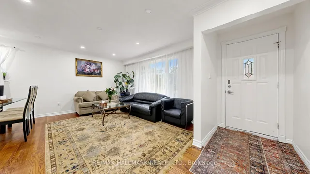 46 Collins Cres, Aurora 5