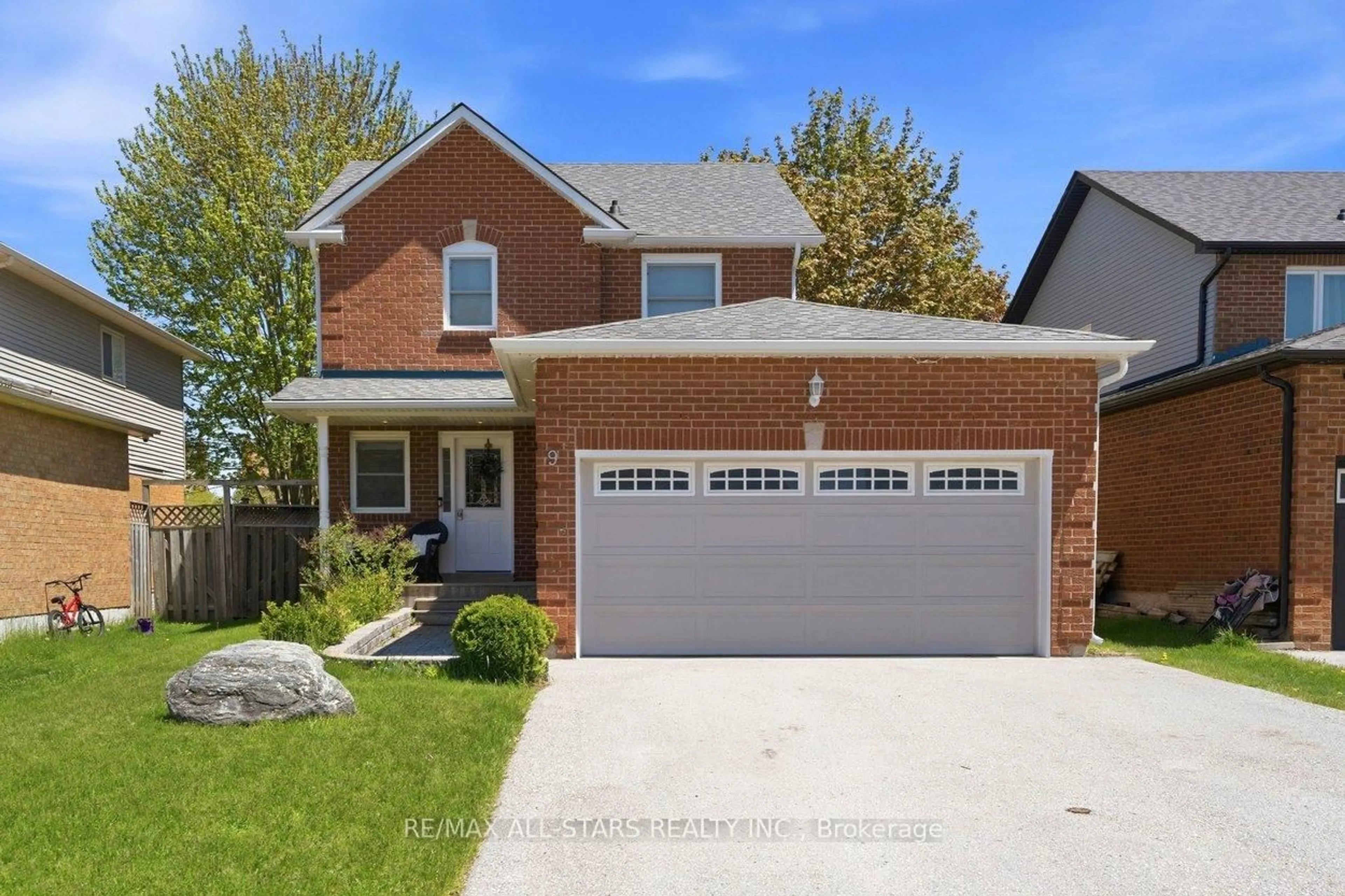 Home with brick exterior material, street for 9 Tudor Pl, Georgina Ontario L4P 3N7