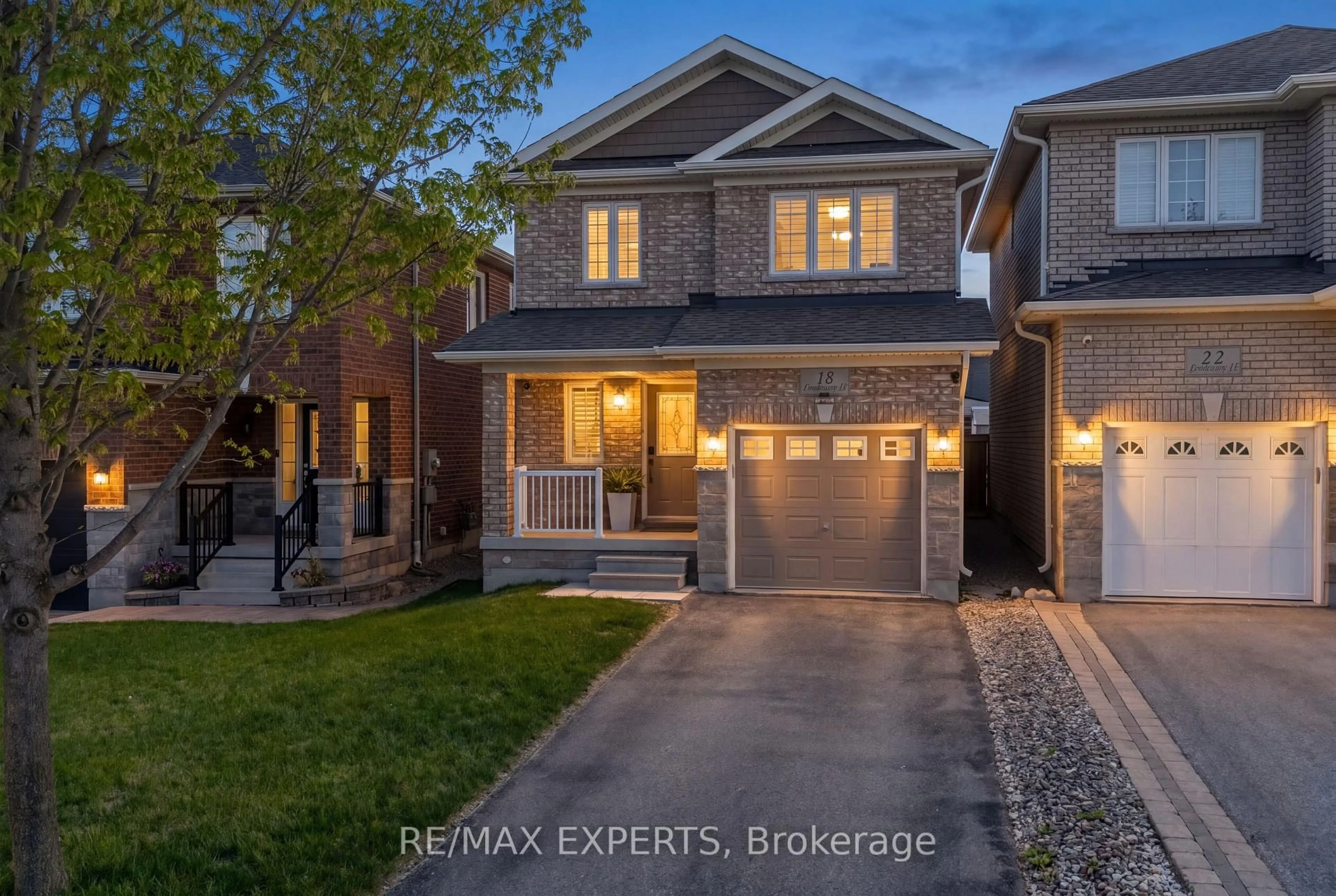 Home with brick exterior material, street for 18 Armstrong Cres, Bradford West Gwillimbury Ontario L3Z 0L1