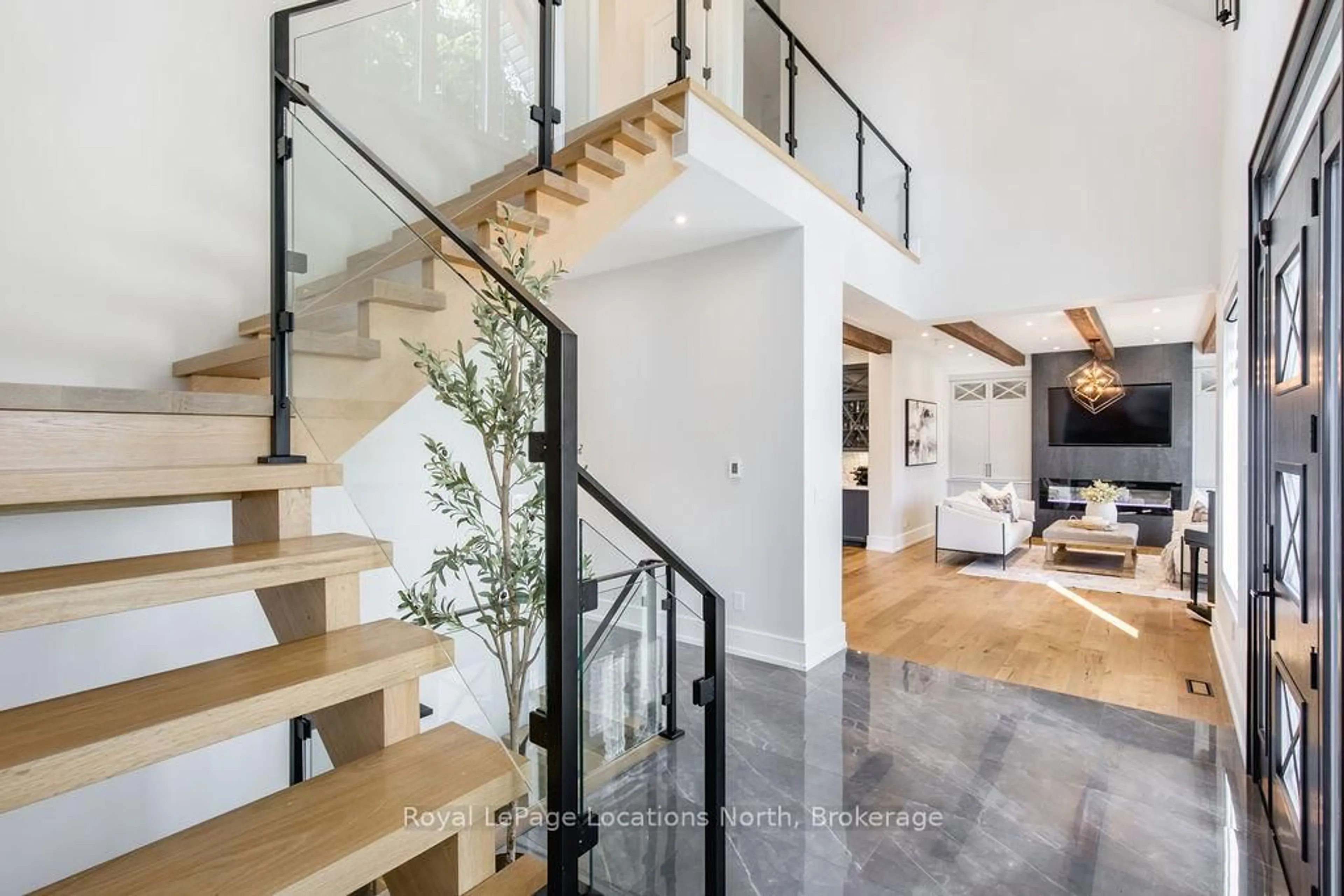 Stairs for 22 EAST JOHN St, Innisfil Ontario L0L 1L0