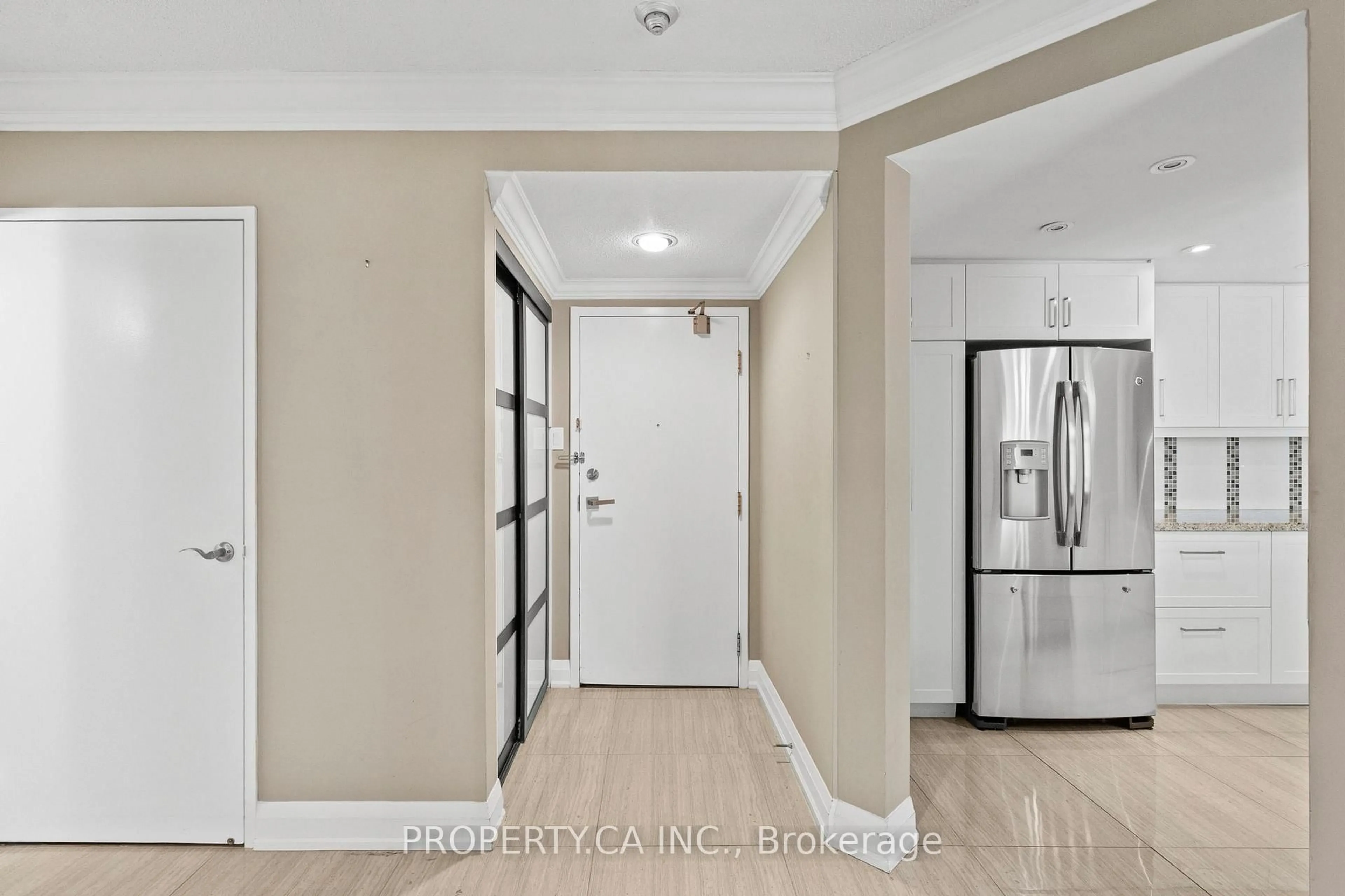 Indoor entryway for 7601 Bathurst St #101, Vaughan Ontario L4J 4H5