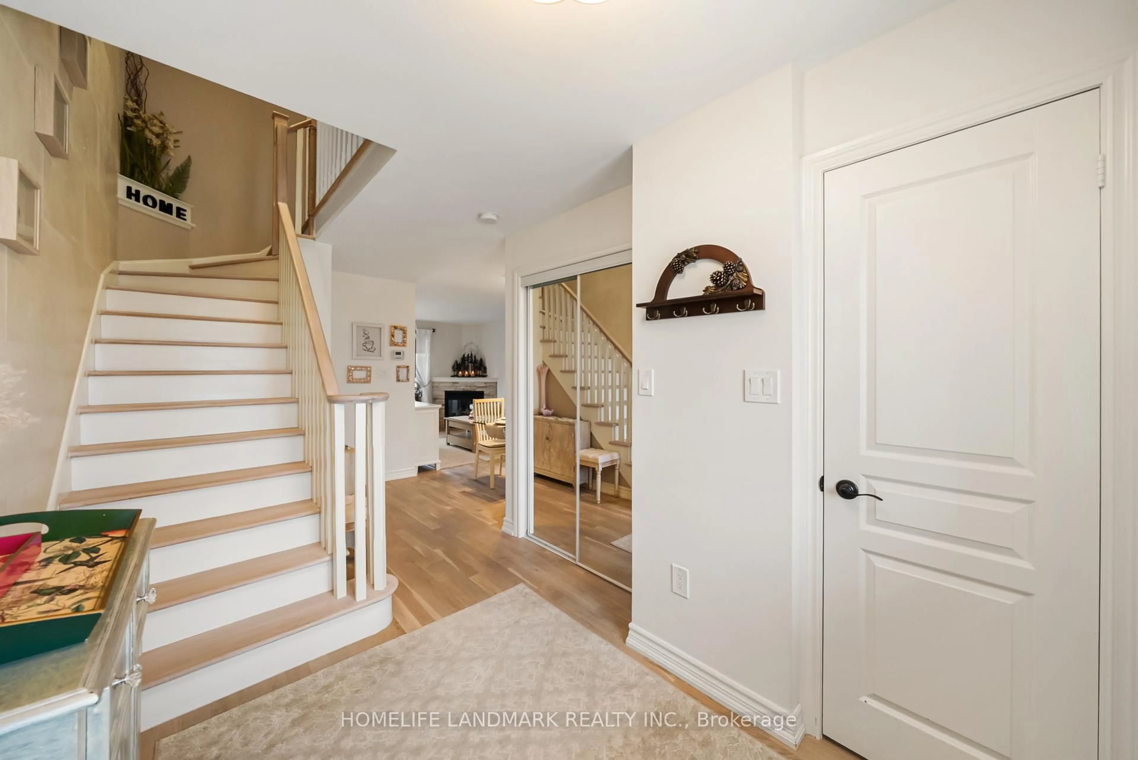 Indoor entryway for 53 Bloomgate Cres, Richmond Hill Ontario L4E 4E2