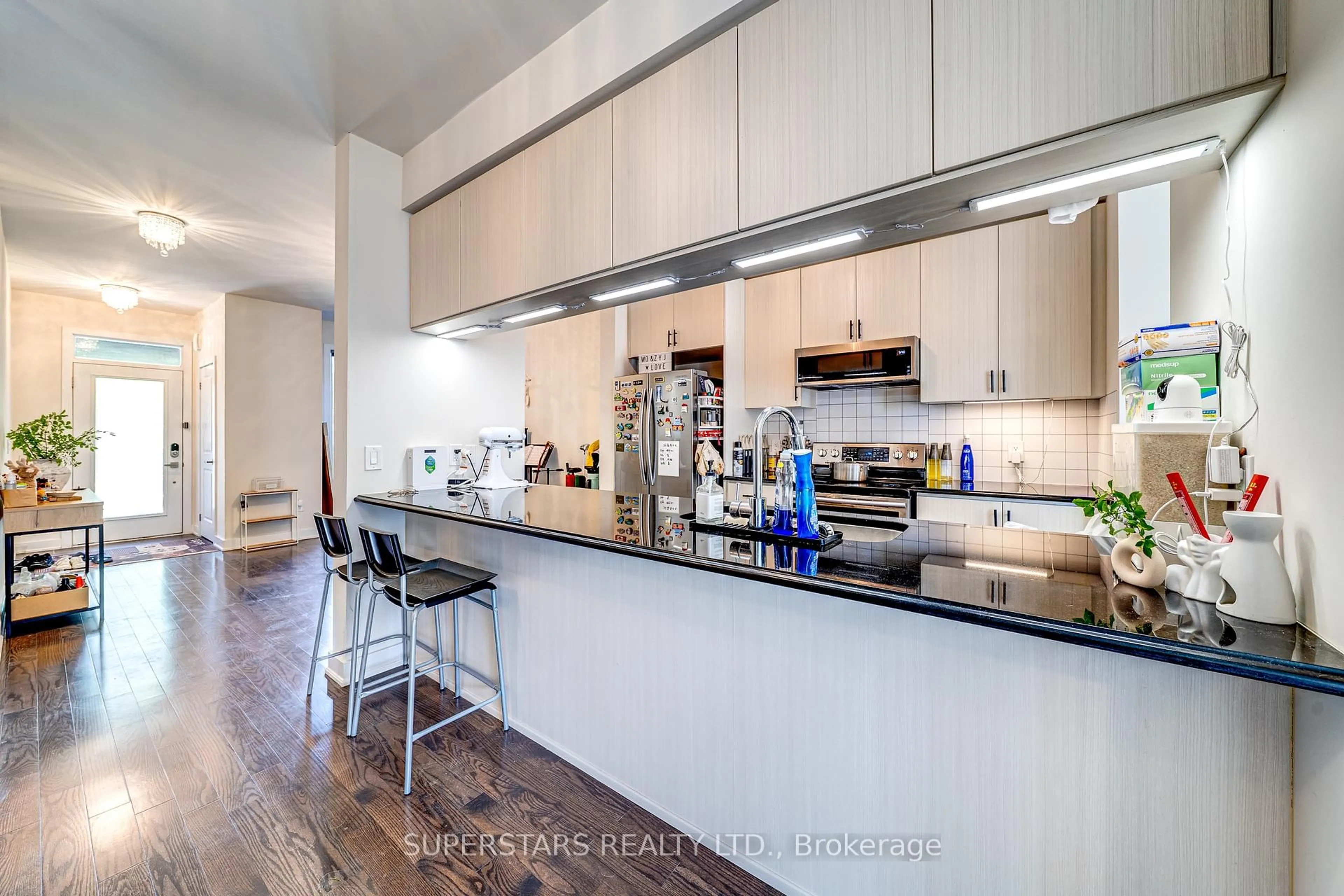 Contemporary kitchen, unknown for 5 Haas Ave, Richmond Hill Ontario L4E 1C4