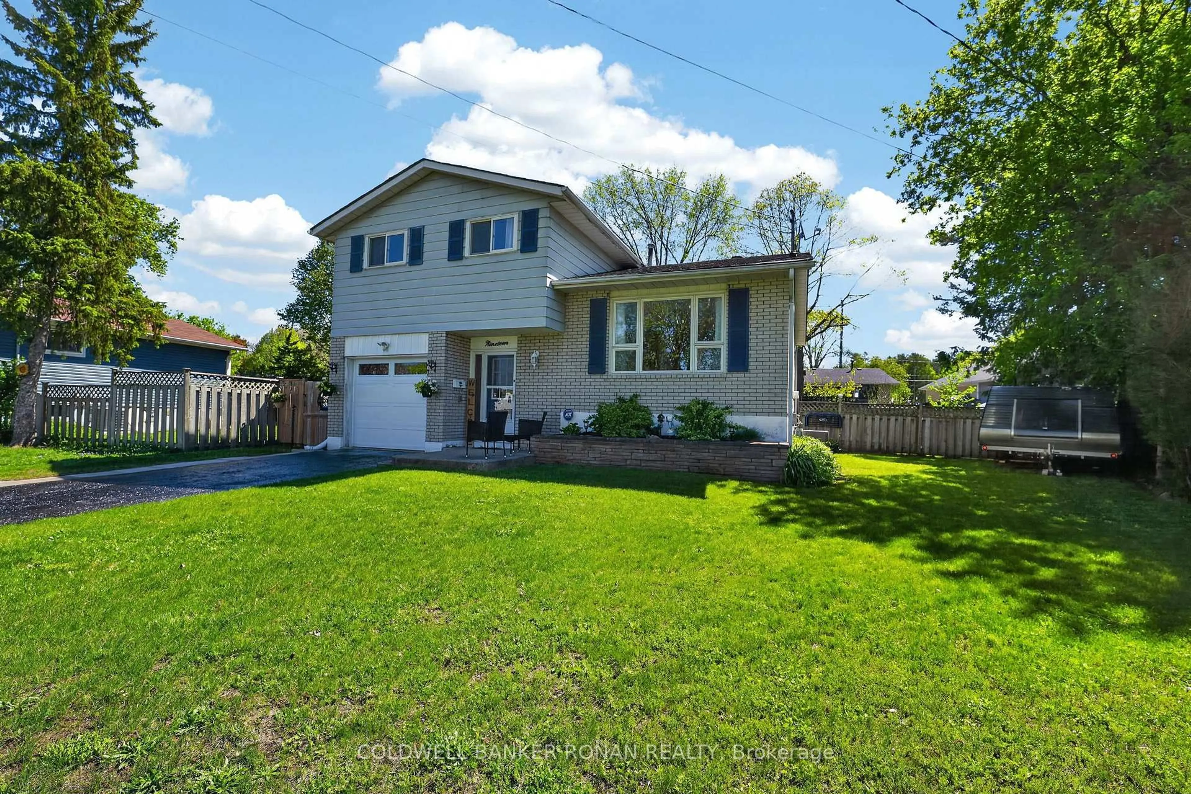 A pic from outside/outdoor area/front of a property/back of a property/a pic from drone, street for 19 Larkdale Cres, Essa Ontario L0M 1B0