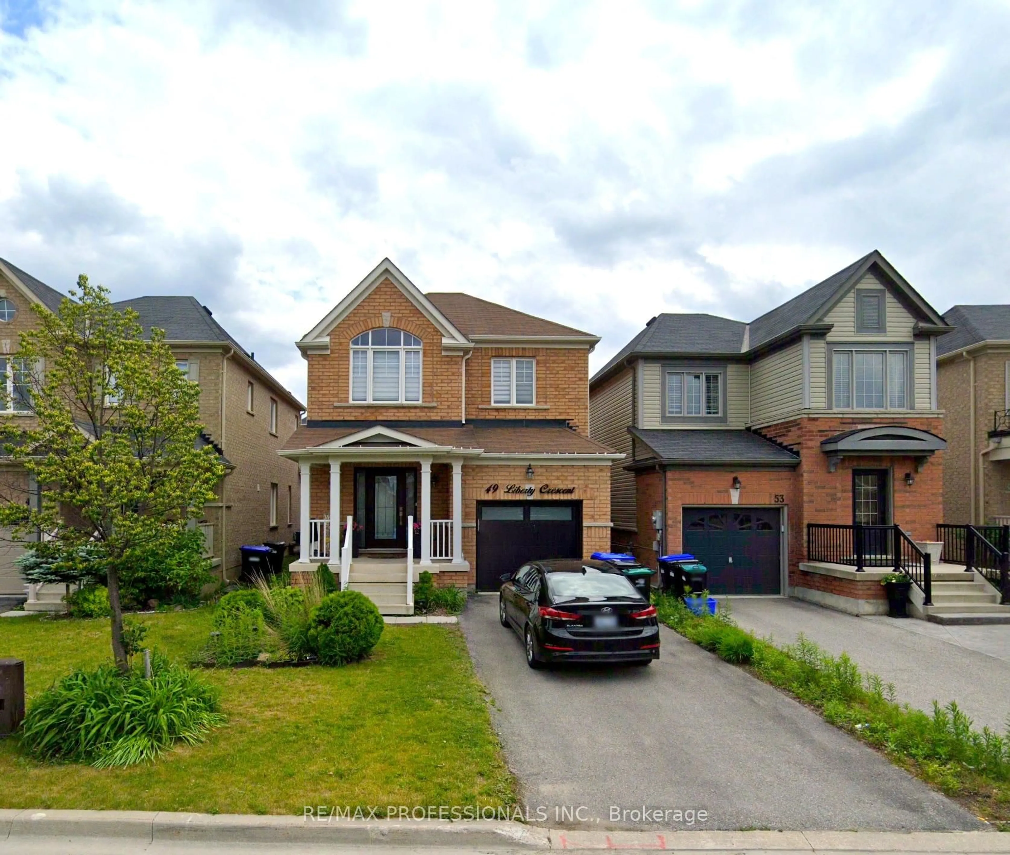 Home with brick exterior material, street for 49 Liberty Cres, Bradford West Gwillimbury Ontario L3Z 0P5
