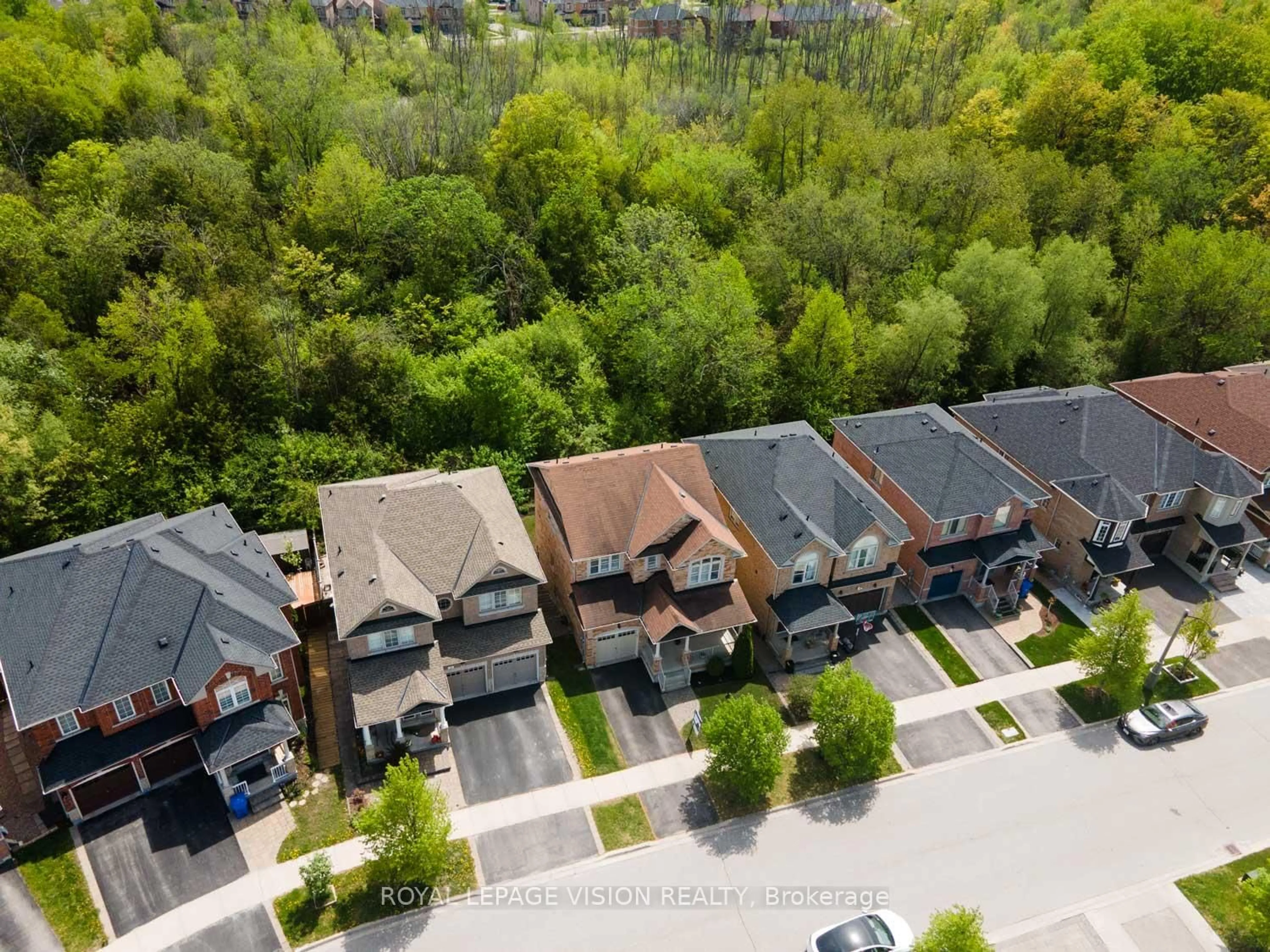 A pic from outside/outdoor area/front of a property/back of a property/a pic from drone, unknown for 27 Ida Jane Grve, Whitchurch-Stouffville Ontario L4A 0S3