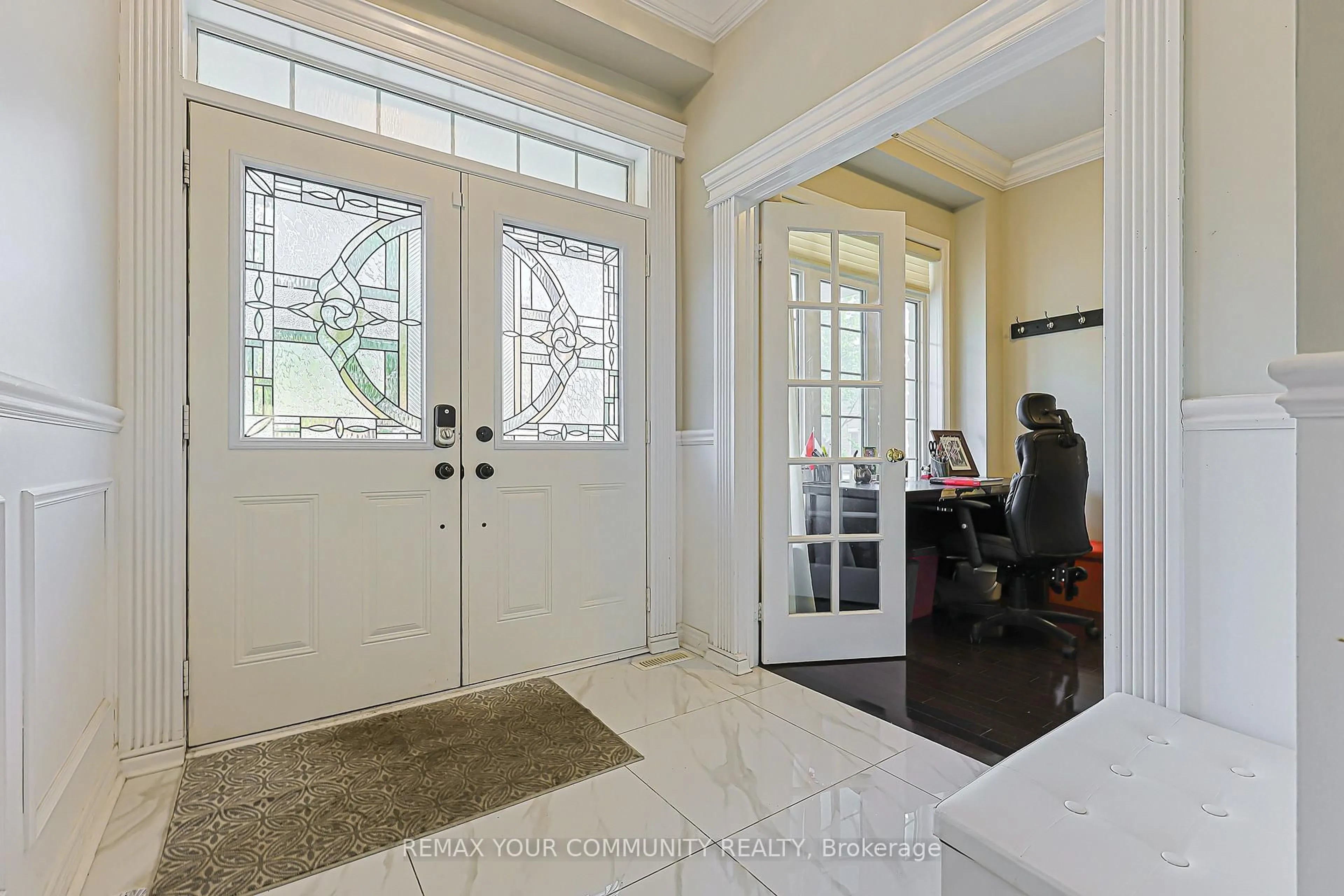 Indoor entryway for 16 Foshan Ave, Markham Ontario L6C 0S1