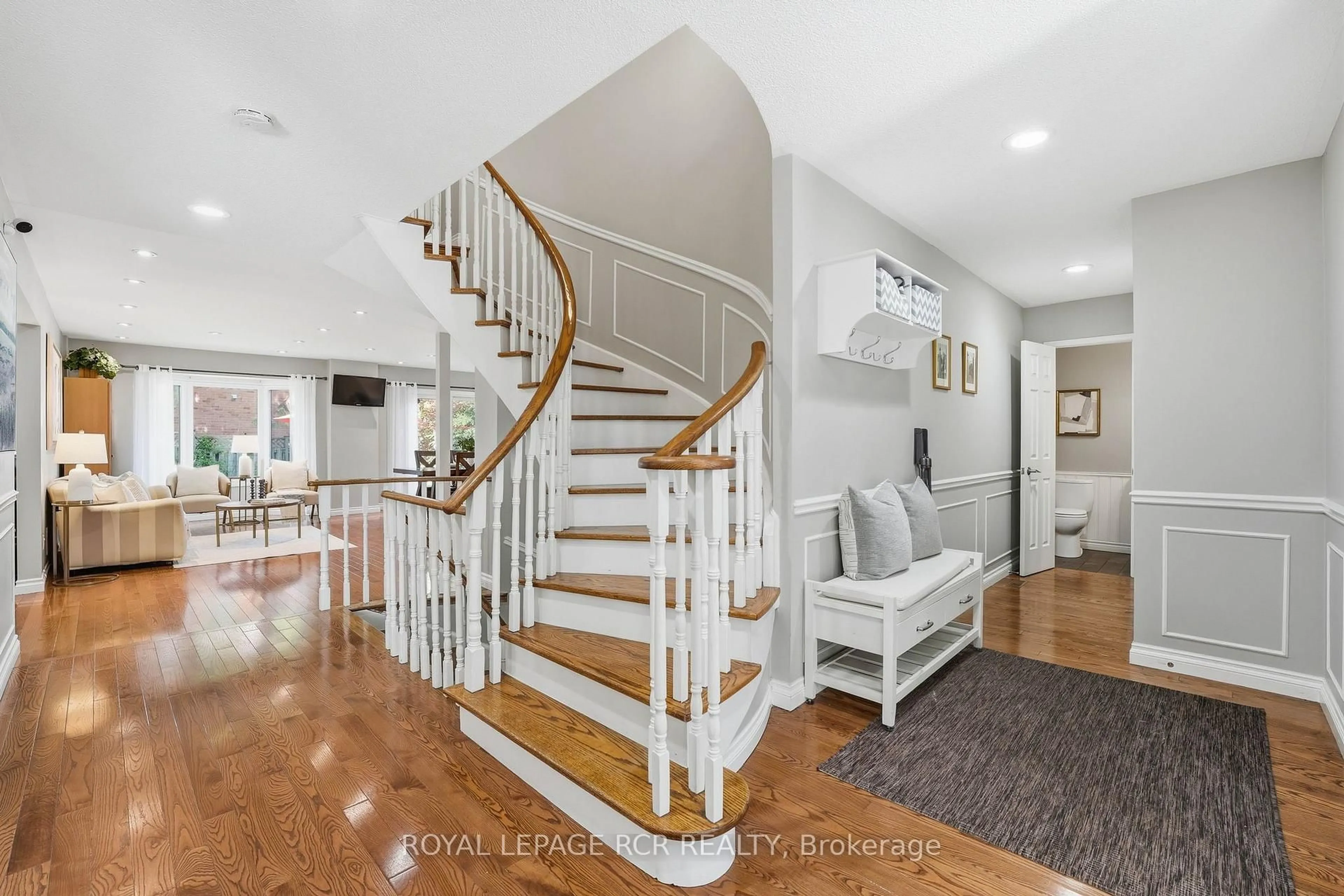 Unknown for 46 Tannery Creek Cres, Aurora Ontario L4G 5K9
