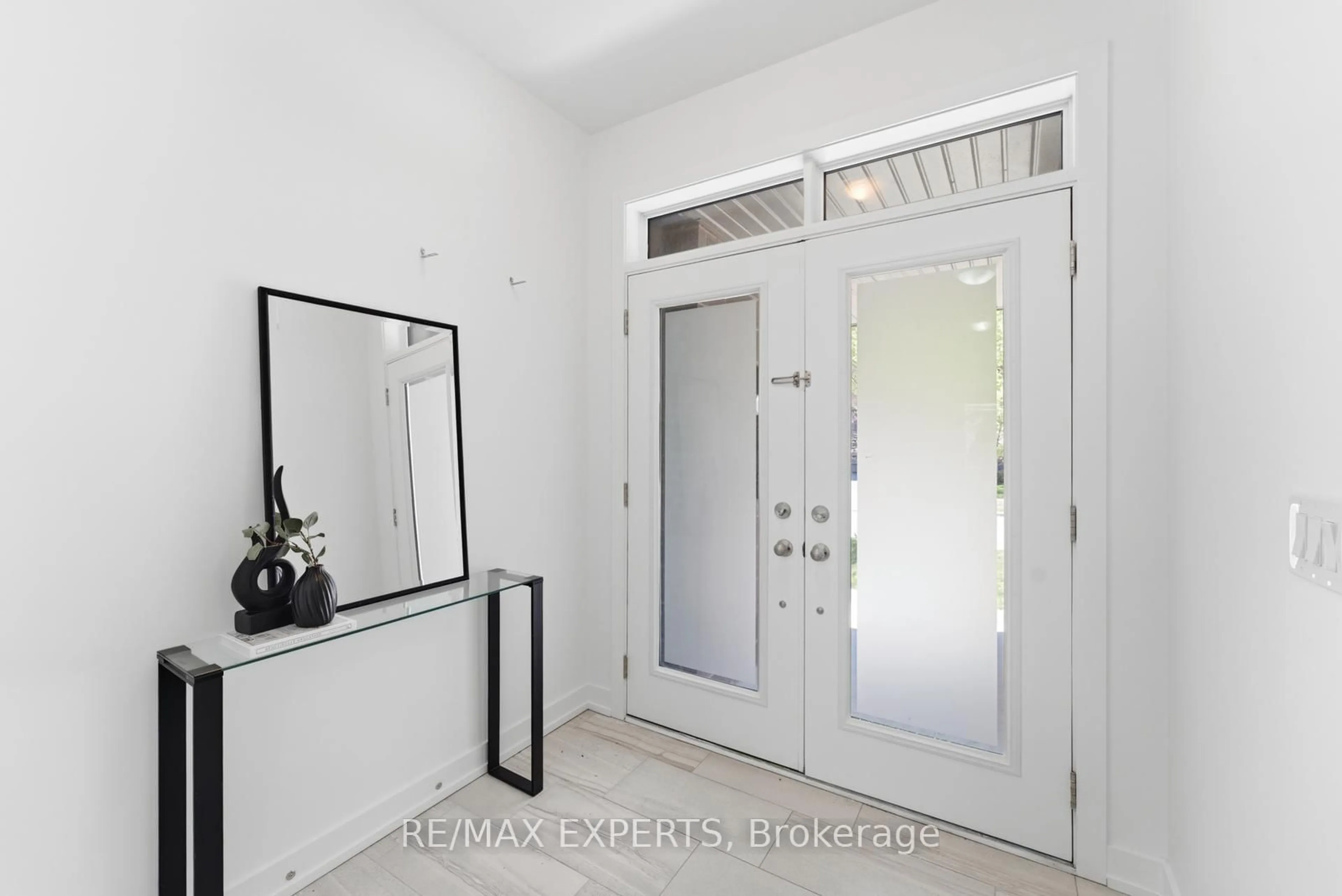 Indoor entryway for 19 Fancamp Dr, Vaughan Ontario L6A 4Z2