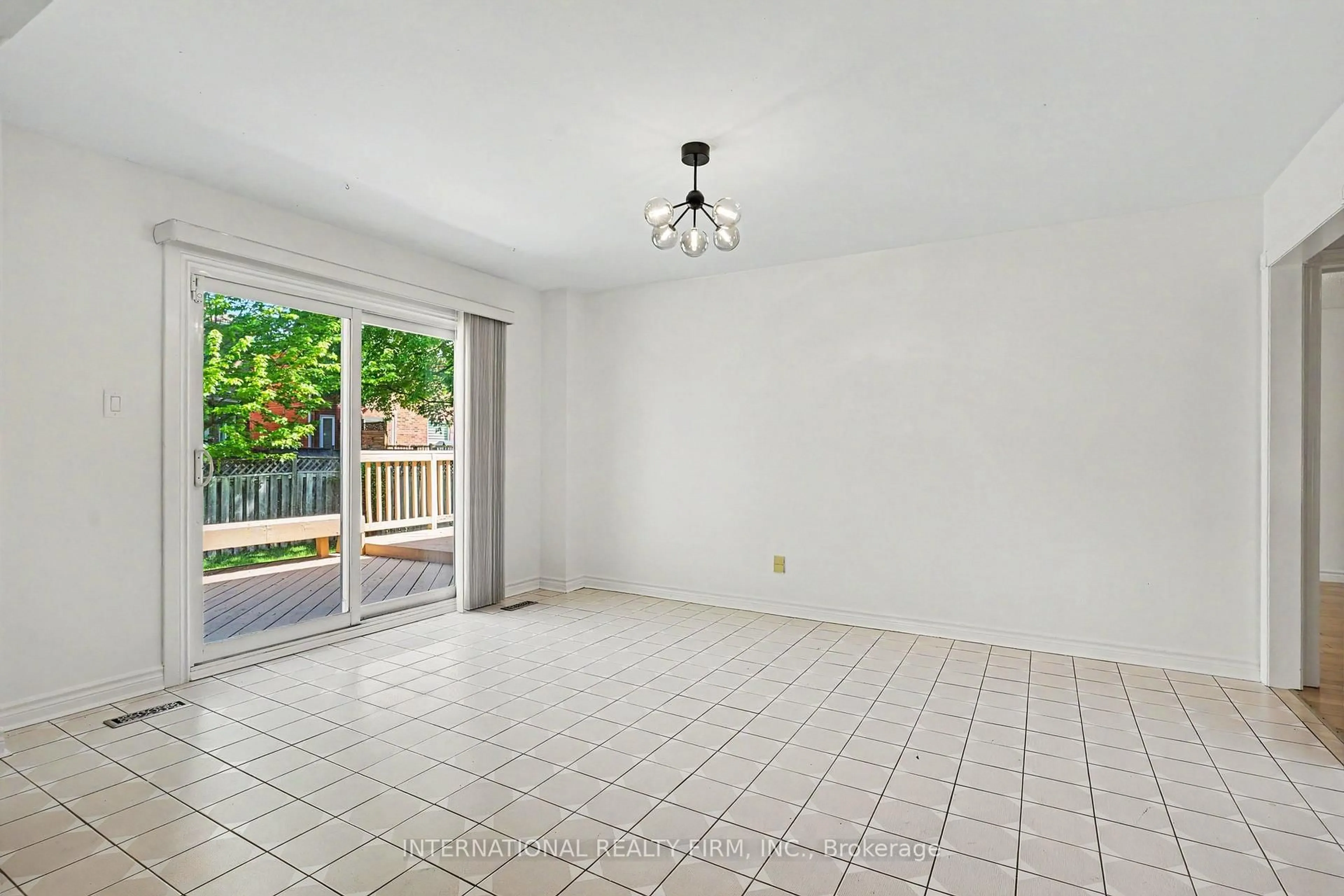 A pic of a room for 46 Heath St, Richmond Hill Ontario L4B 2B5