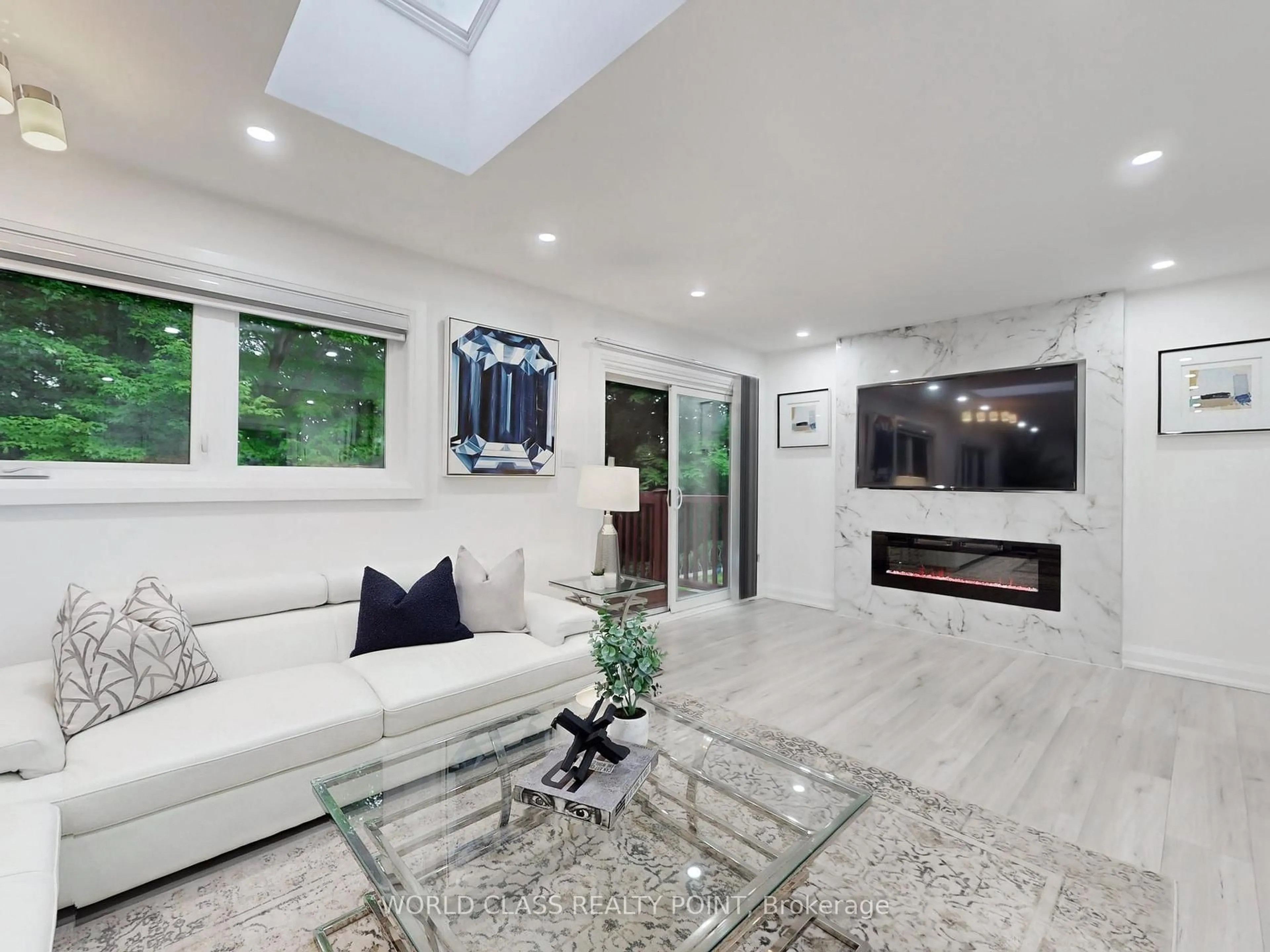 Living room with furniture, ceramic/tile floor for 60 Kleins Rdge, Vaughan Ontario L0J 1C0