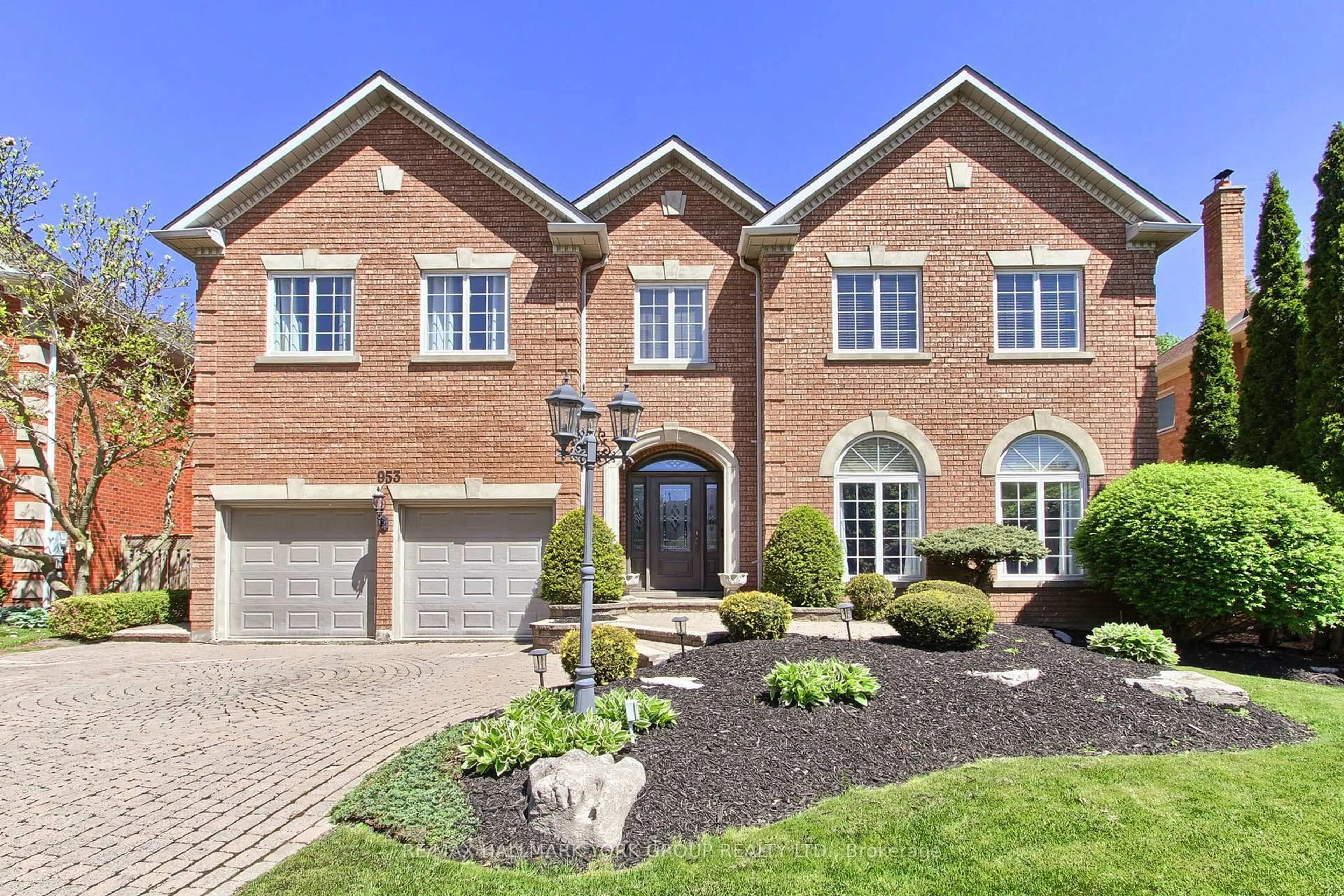 Home with brick exterior material, street for 953 Damascus Crt, Newmarket Ontario L3X 1L2