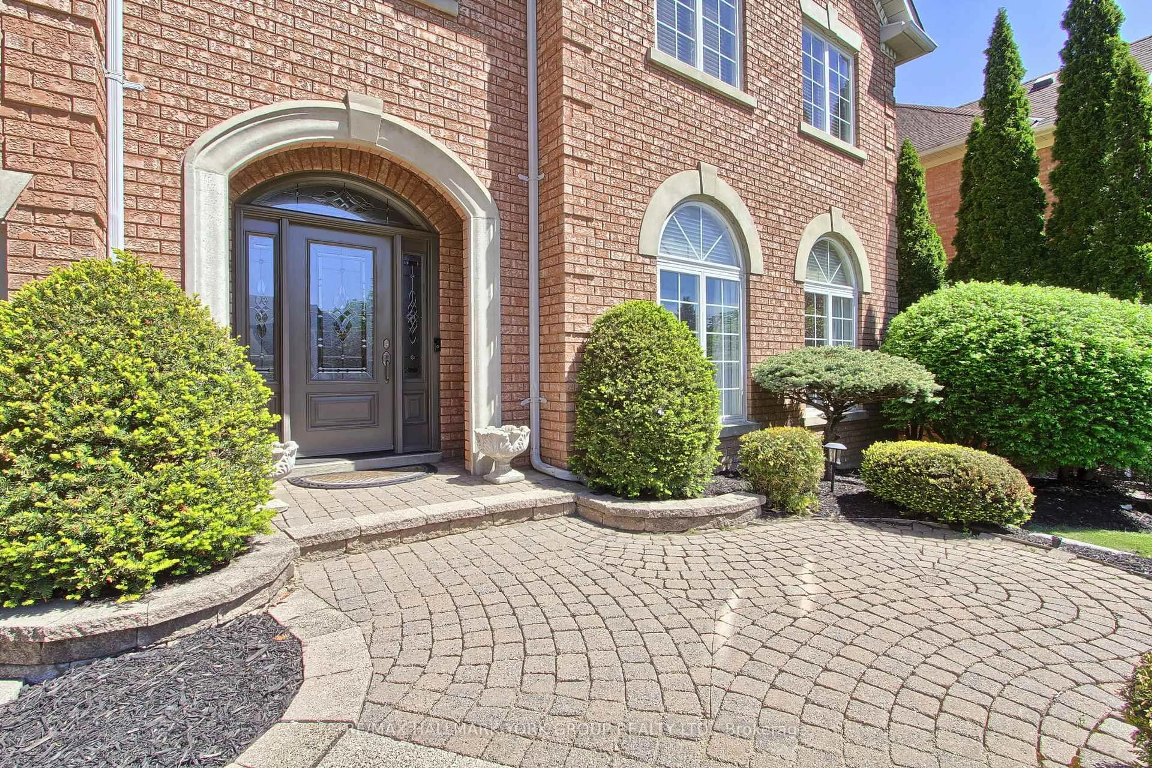 Home with brick exterior material, street for 953 Damascus Crt, Newmarket Ontario L3X 1L2
