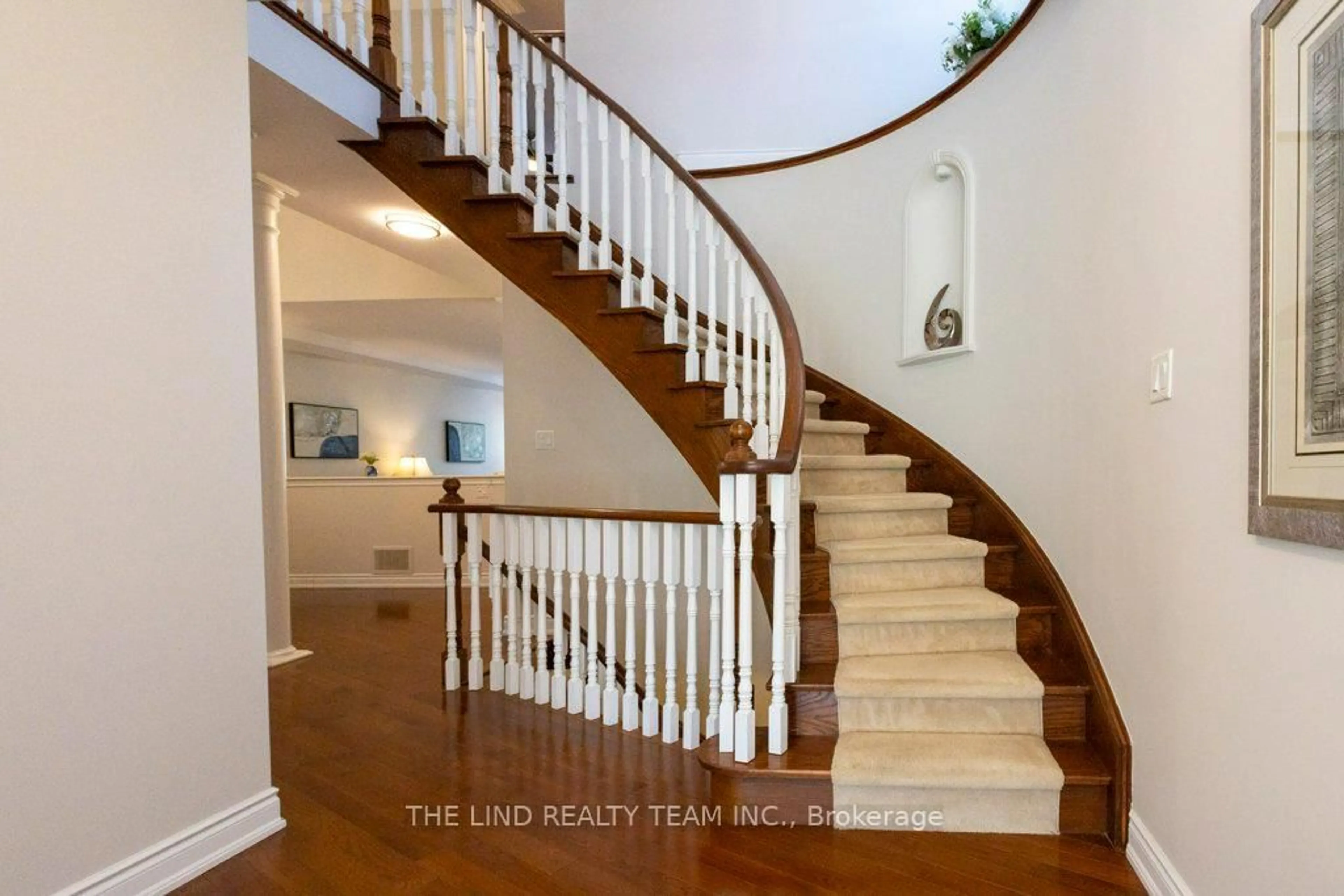 Stairs for 59 Stonecliffe Cres, Aurora Ontario L4G 7Z7