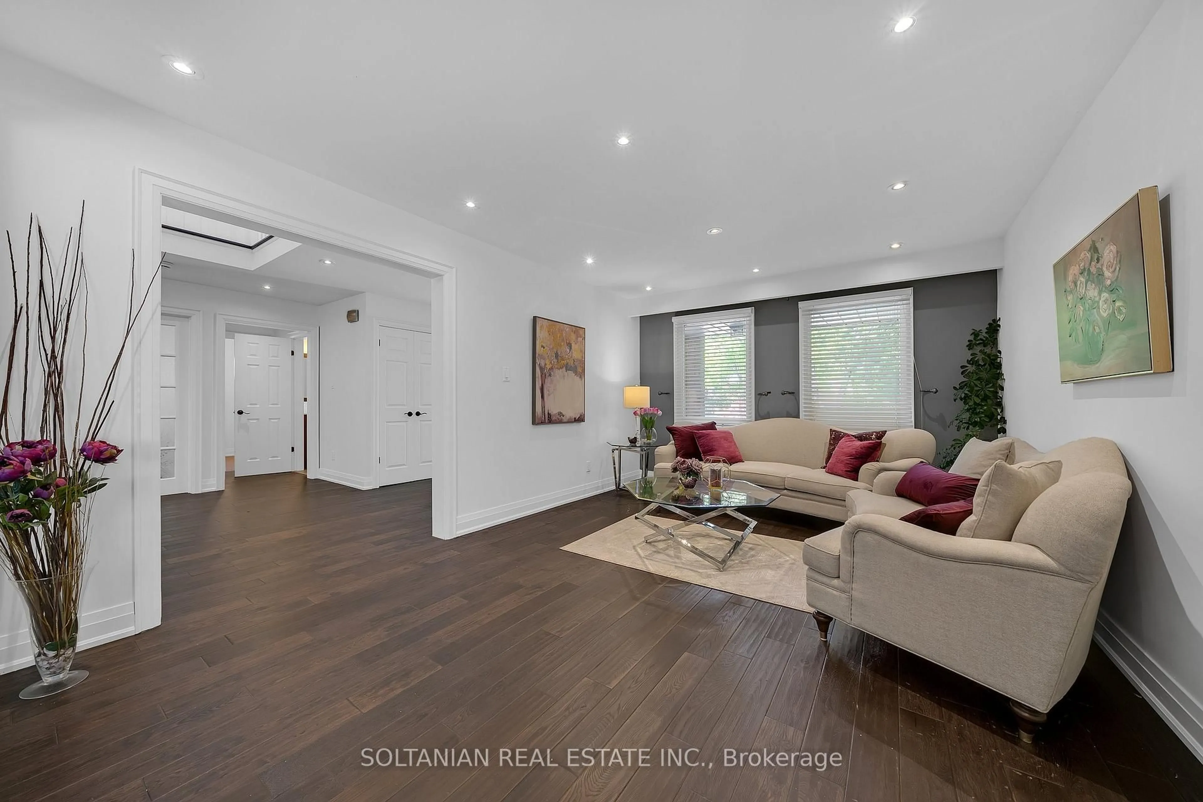 Living room with furniture, unknown for 12 Dorian Pl, Vaughan Ontario L4J 2M3