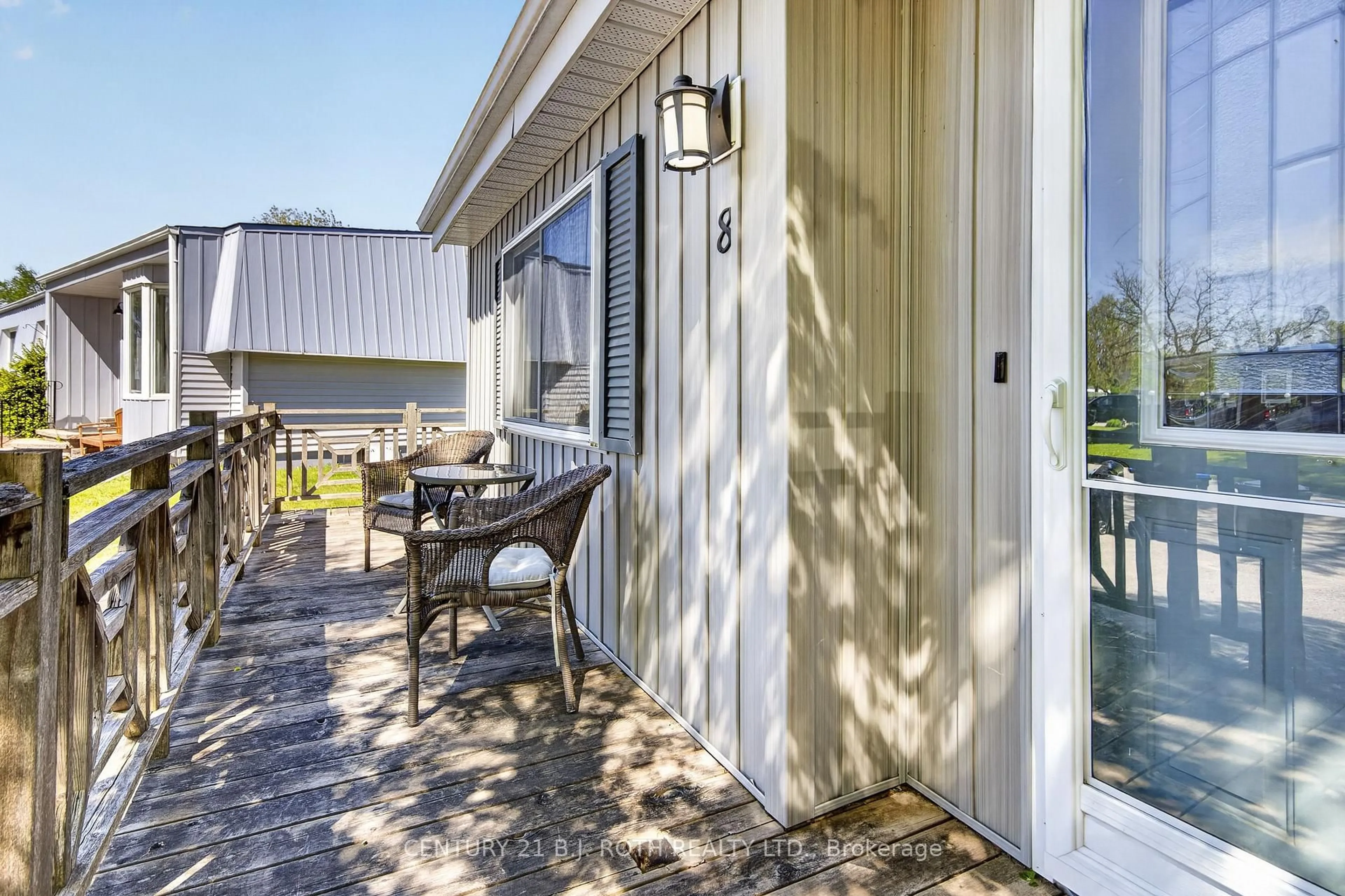Patio, street for 8 Belle Isle Arm, Innisfil Ontario L9S 1N7