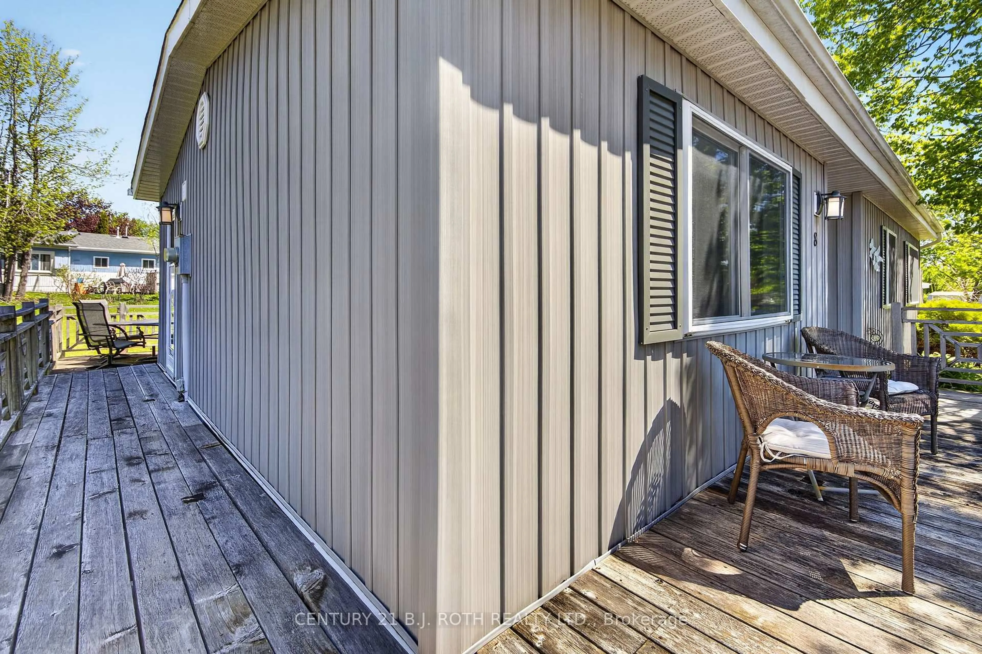Home with vinyl exterior material, street for 8 Belle Isle Arm, Innisfil Ontario L9S 1N7