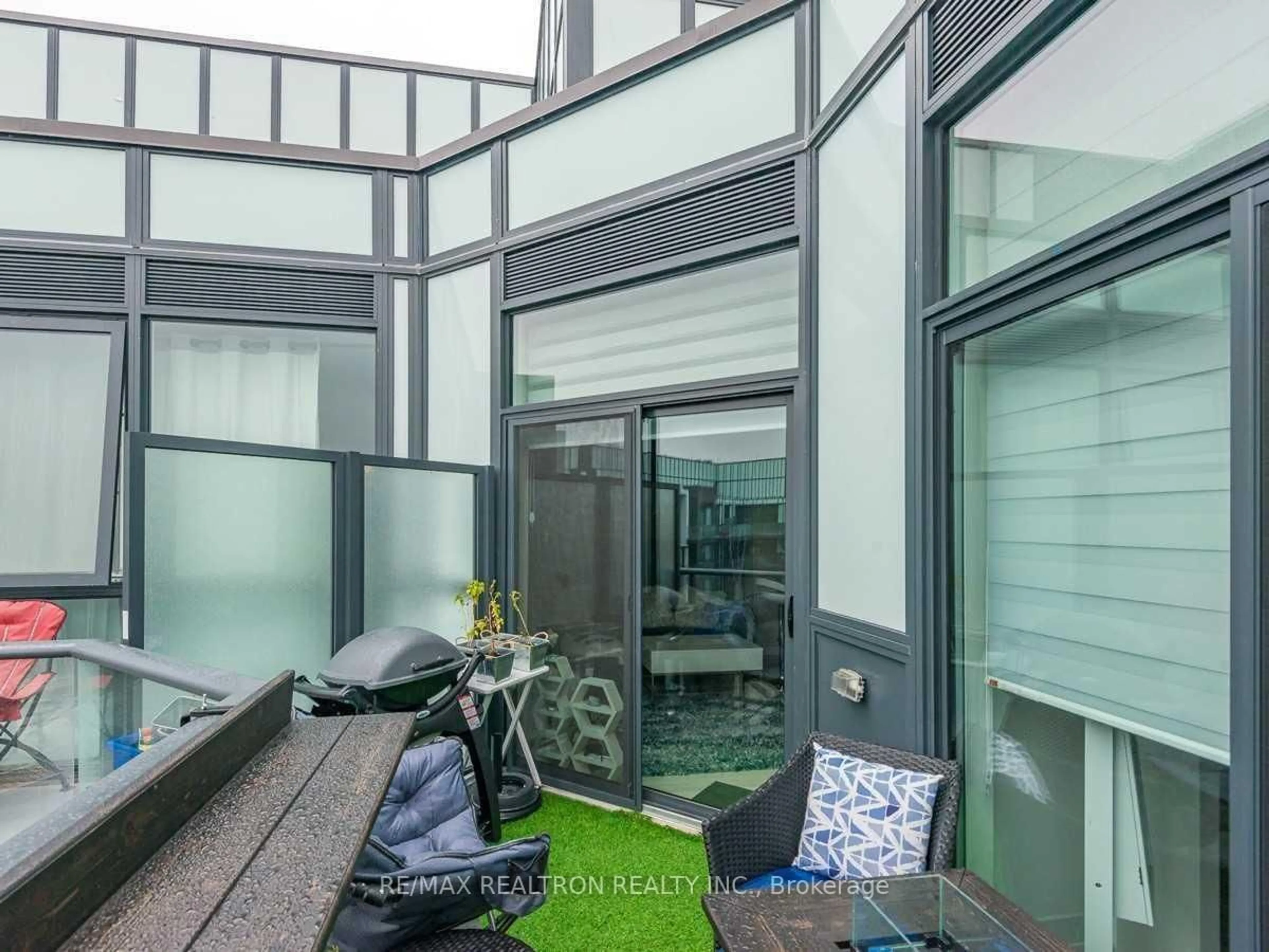 Indoor foyer for 375 Sea Ray Ave #424, Innisfil Ontario L9S 0N9