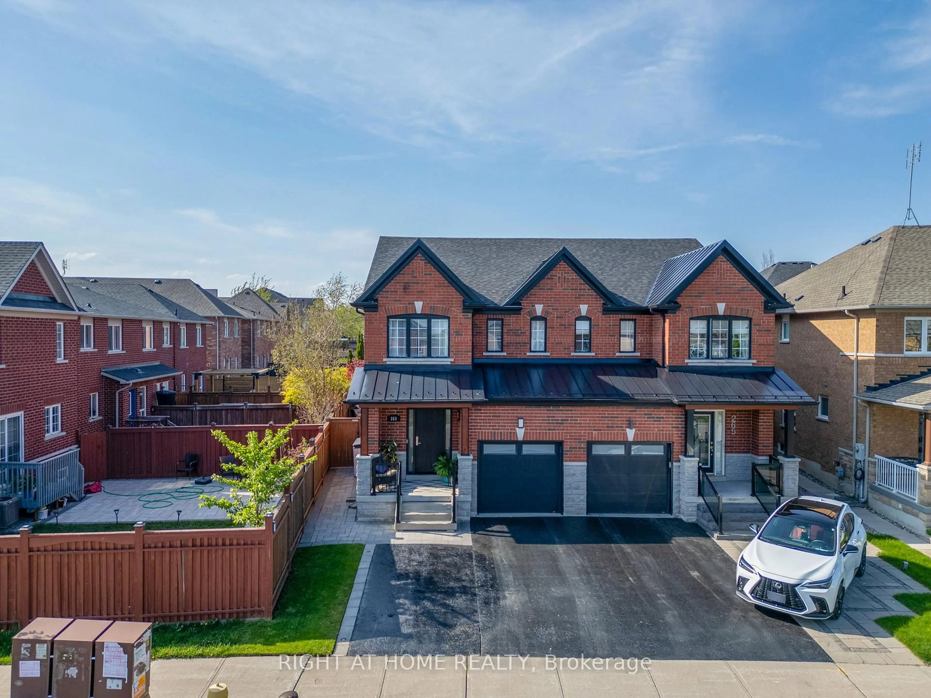 A pic from outside/outdoor area/front of a property/back of a property/a pic from drone, street for 263 Golden Orchard Rd, Vaughan Ontario L6A 0N3