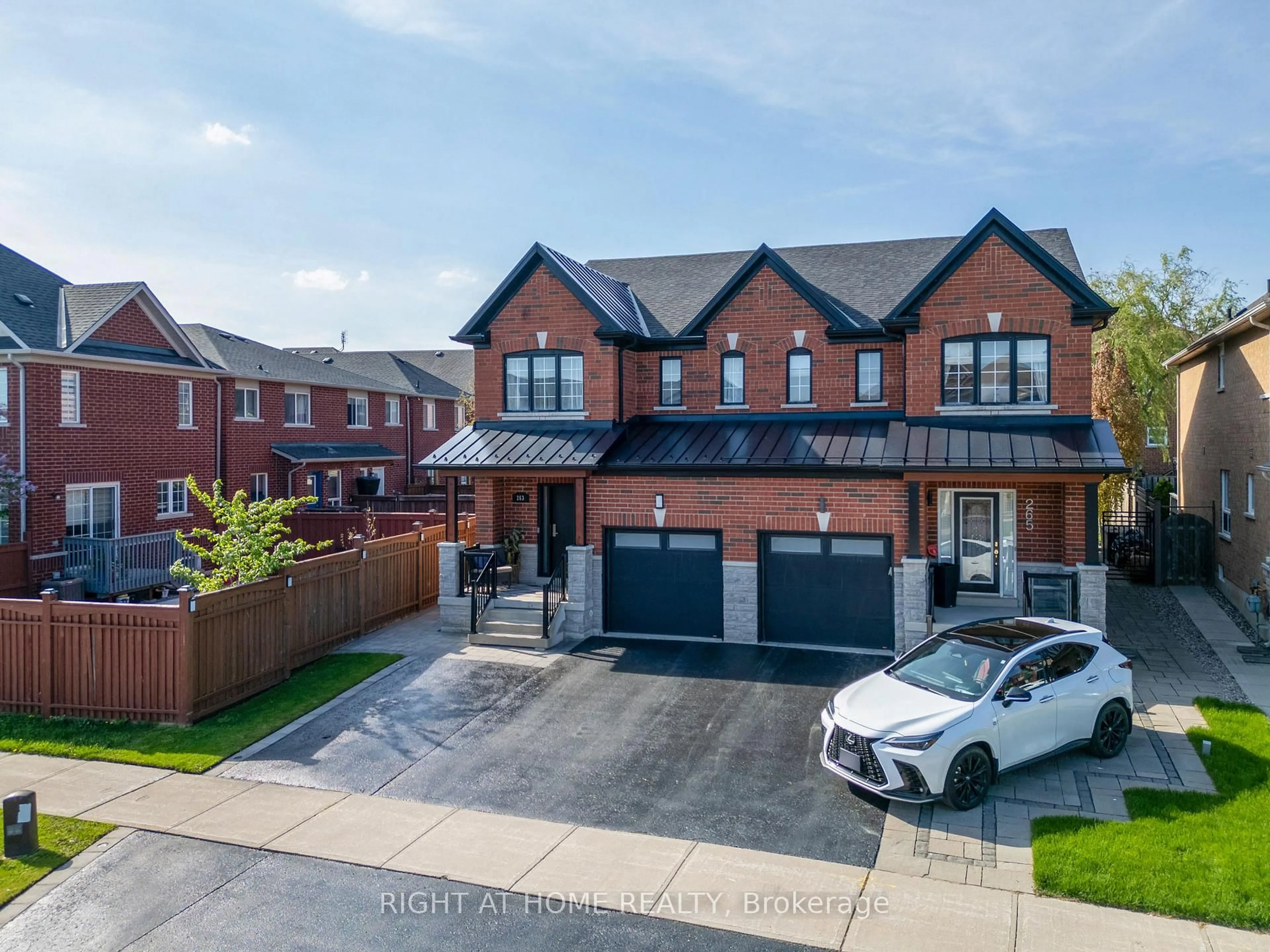 A pic from outside/outdoor area/front of a property/back of a property/a pic from drone, street for 263 Golden Orchard Rd, Vaughan Ontario L6A 0N3