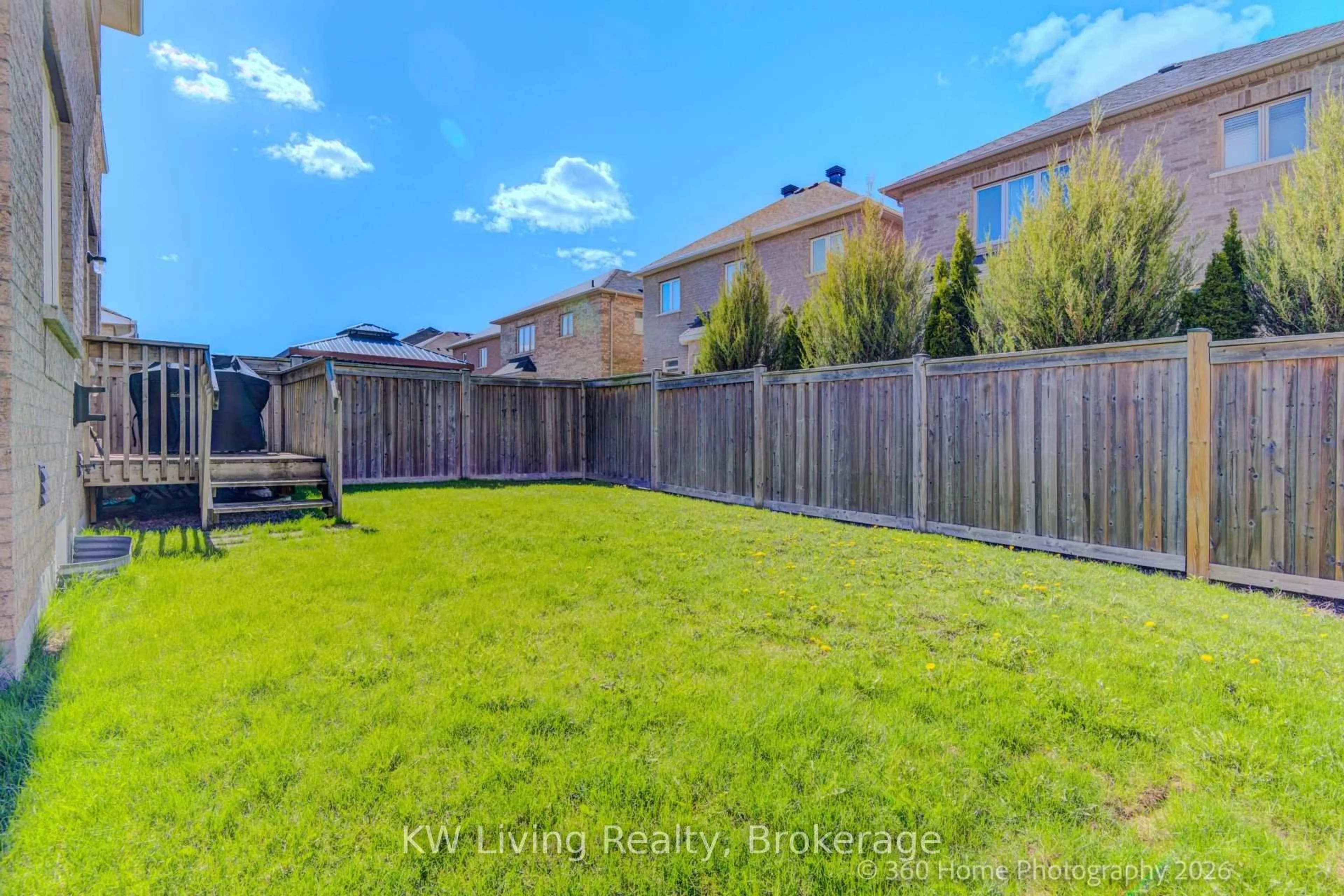 A pic from outside/outdoor area/front of a property/back of a property/a pic from drone, unknown for 37 Kellington Tr, Whitchurch-Stouffville Ontario L4A 1X6