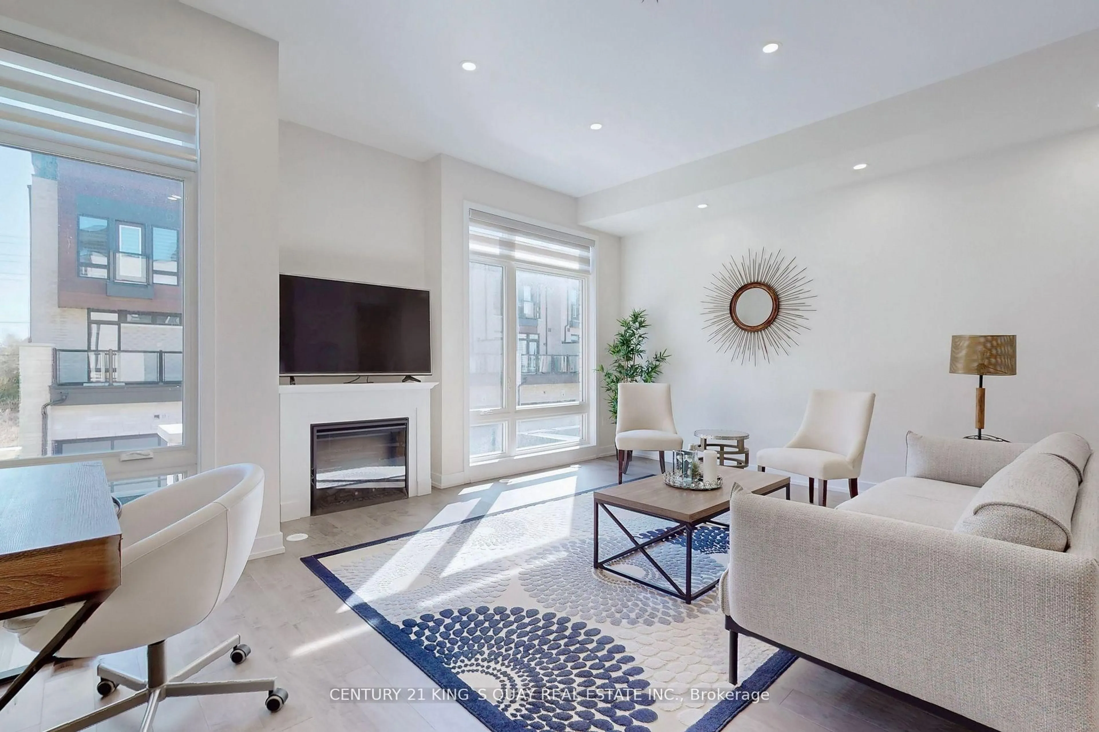 Living room with furniture, ceramic/tile floor for 16 Credit Lane, Richmond Hill Ontario L4E 1G9