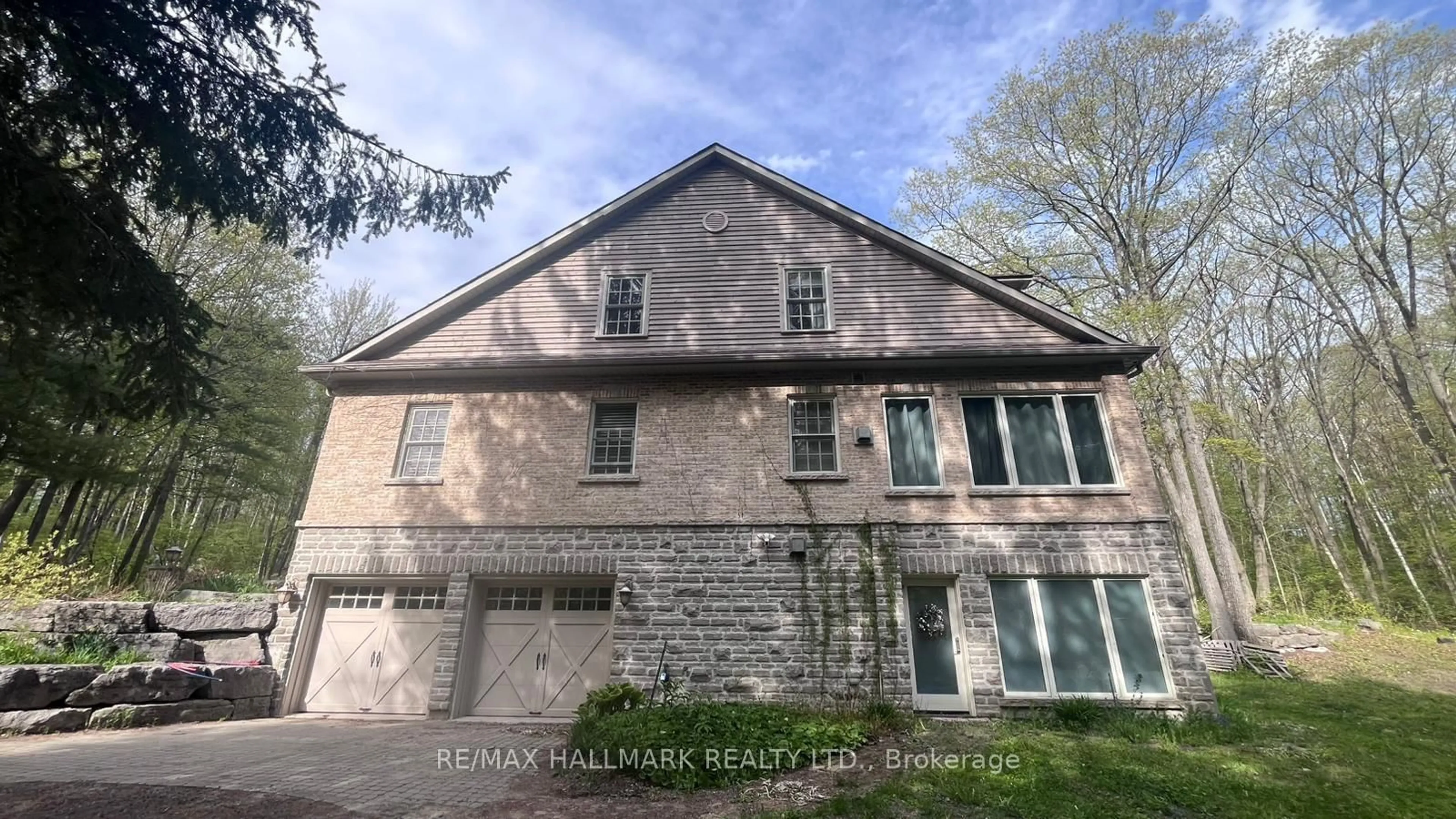 Home with brick exterior material, building for 95 Fog Rd, King Ontario L7B 1A3