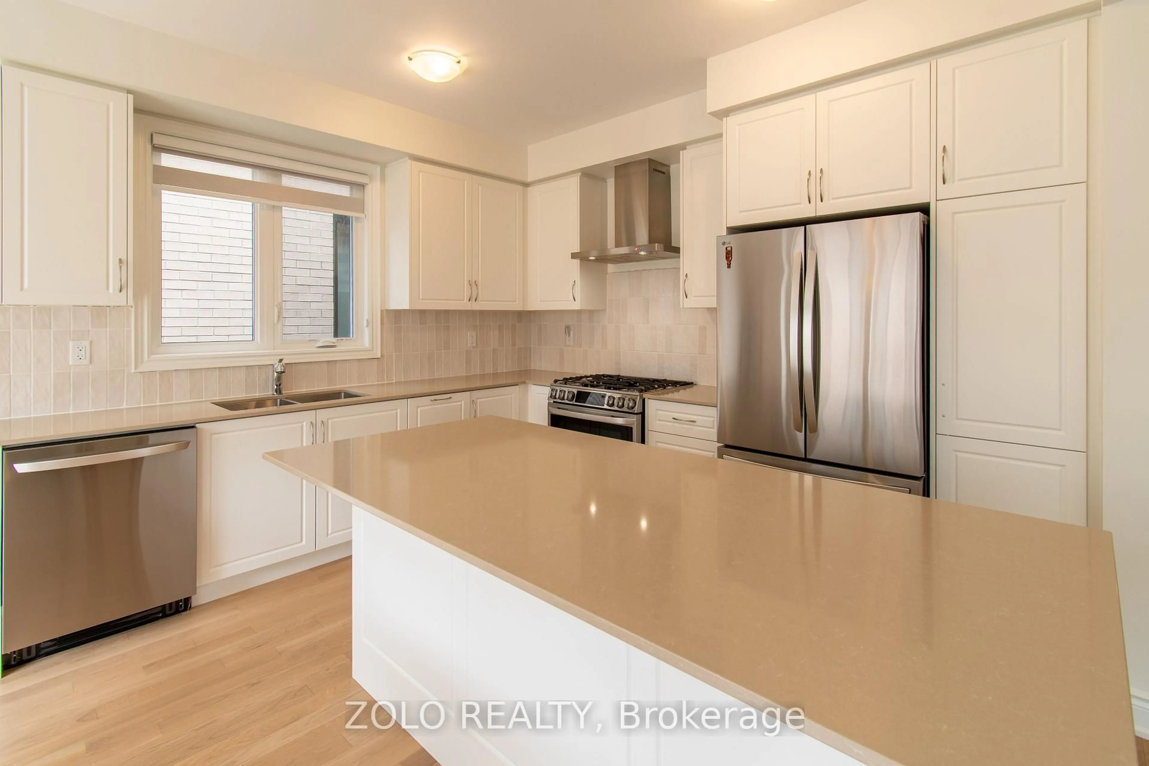Standard kitchen, unknown for 13 Culbert Rd, Bradford West Gwillimbury Ontario L3Z 4P3