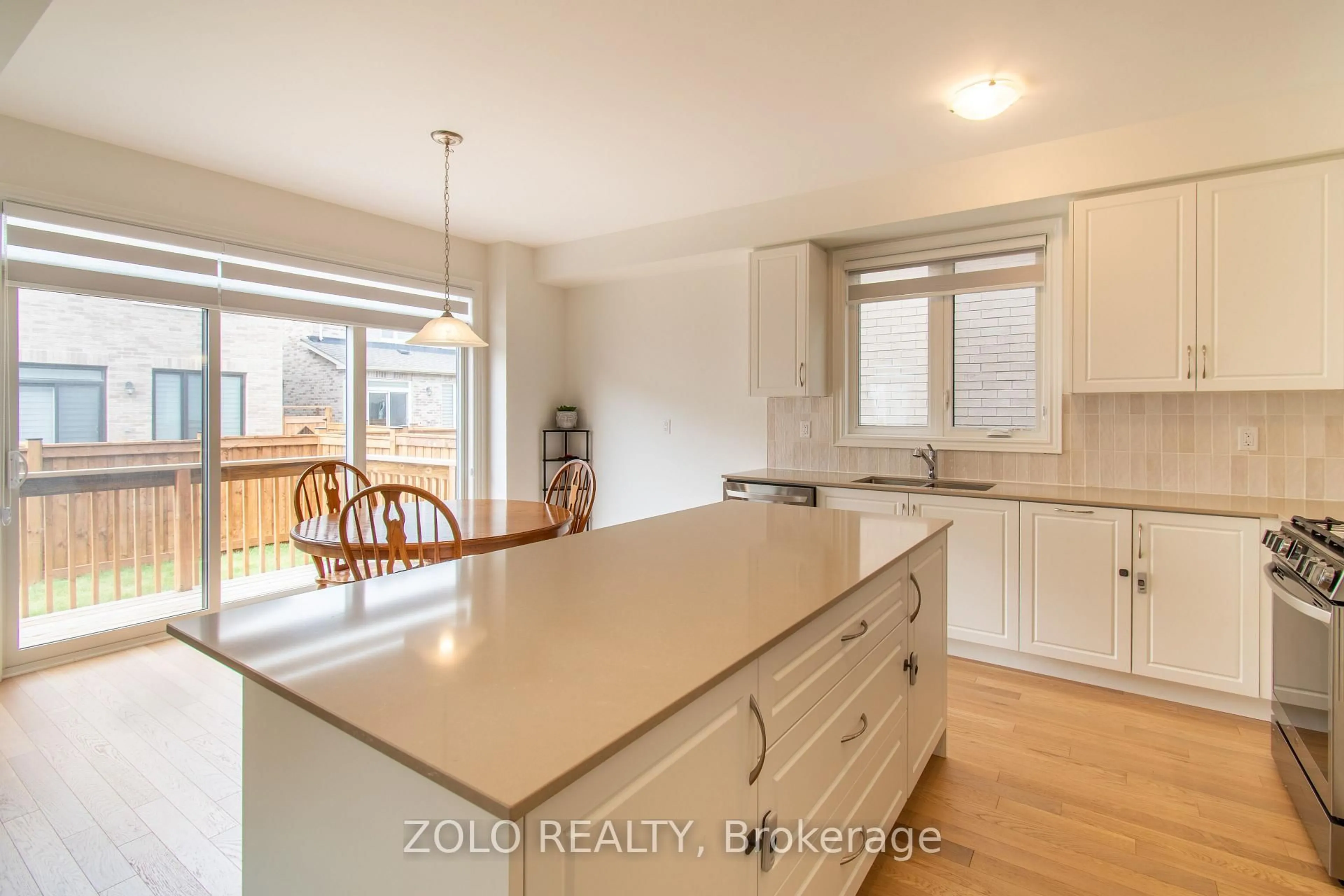 Open concept kitchen, unknown for 13 Culbert Rd, Bradford West Gwillimbury Ontario L3Z 4P3