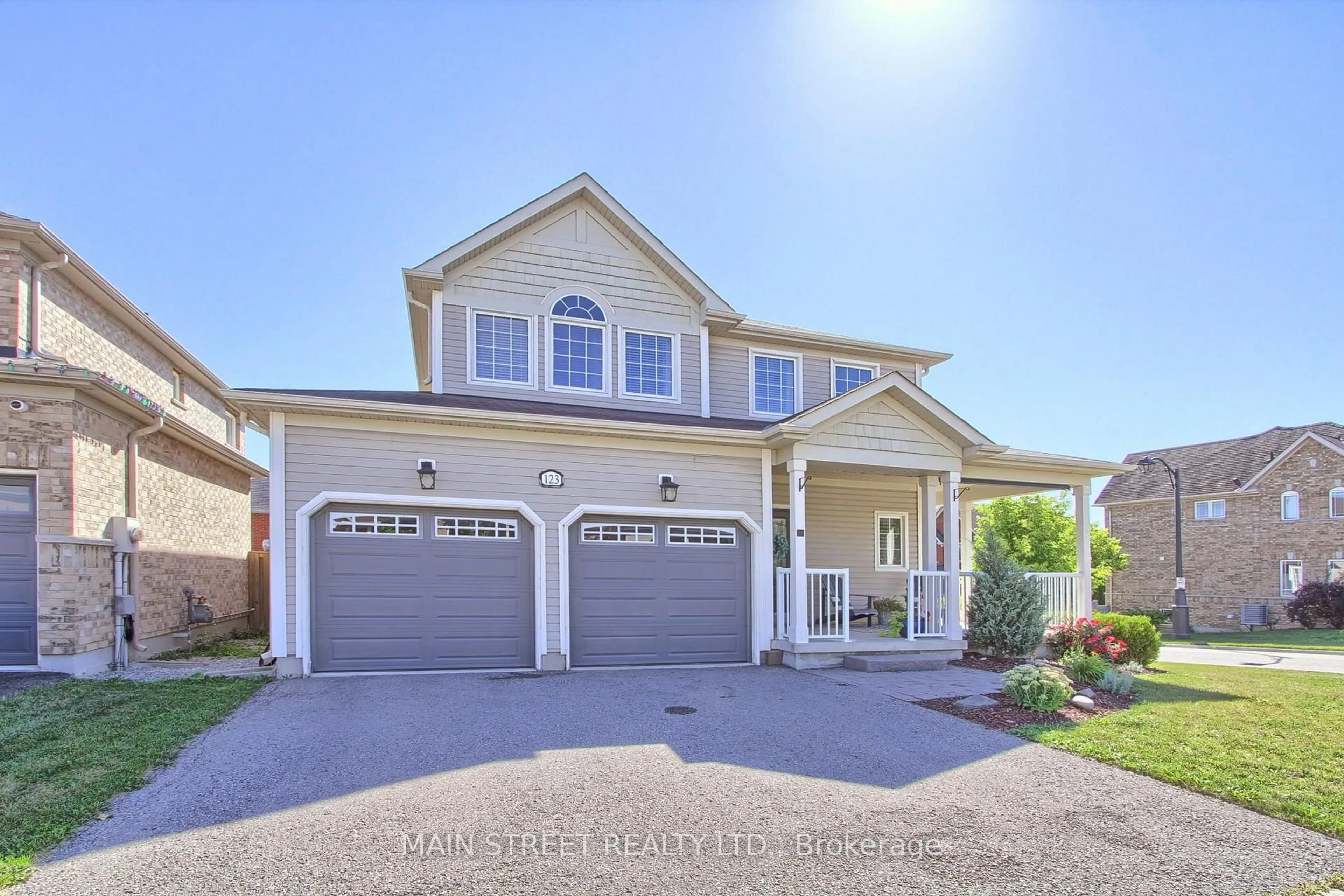 Home with vinyl exterior material, street for 123 Laurendale Ave, Georgina Ontario L4P 0C4