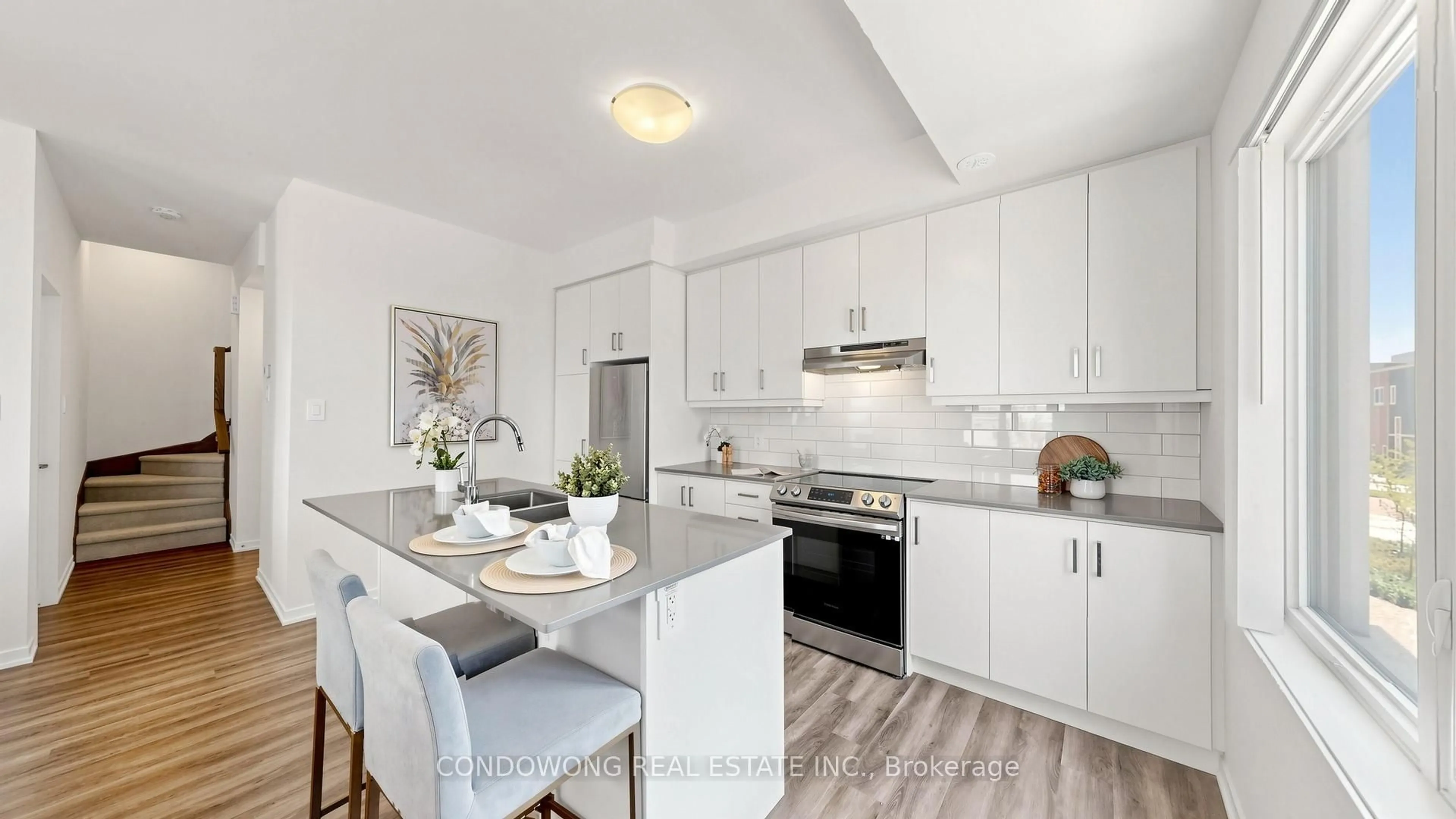 Open concept kitchen, ceramic/tile floor for 31 Honeycrisp Cres #49, Vaughan Ontario L4K 0N6