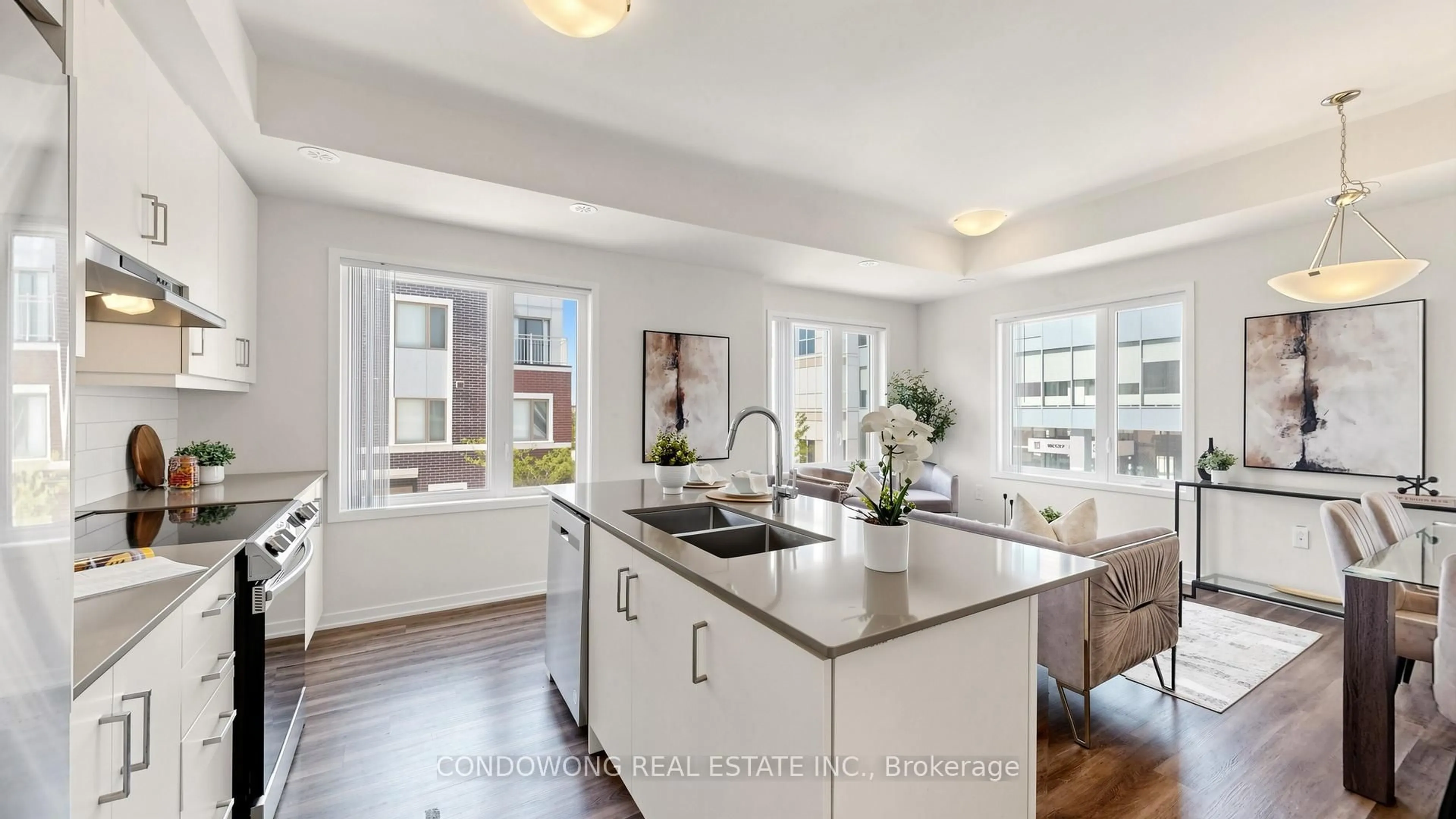 Open concept kitchen, ceramic/tile floor for 31 Honeycrisp Cres #49, Vaughan Ontario L4K 0N6